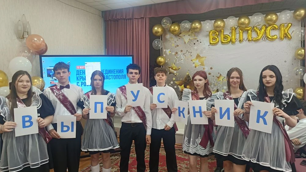 Урок признательности 🔔
На уроке признательности для выпускников 9 классови  школы № 3  советник дир