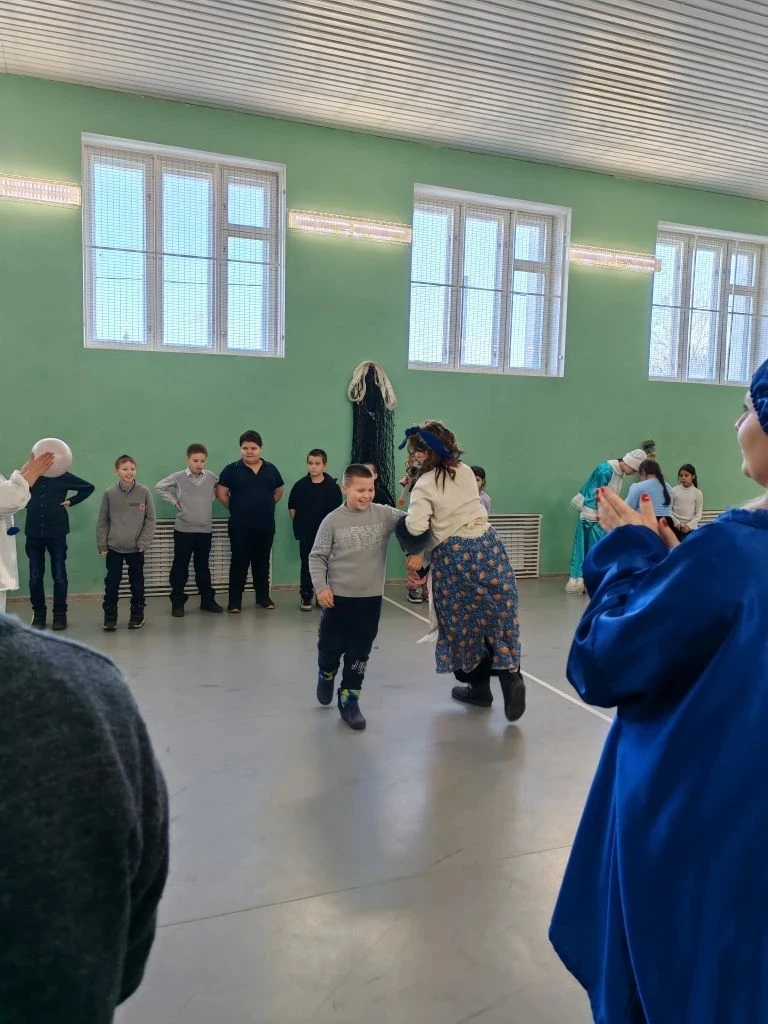 Яркое мероприятие — праздничную программу «Встречаем Новый год вместе!» сегодня посетили обучающиеся