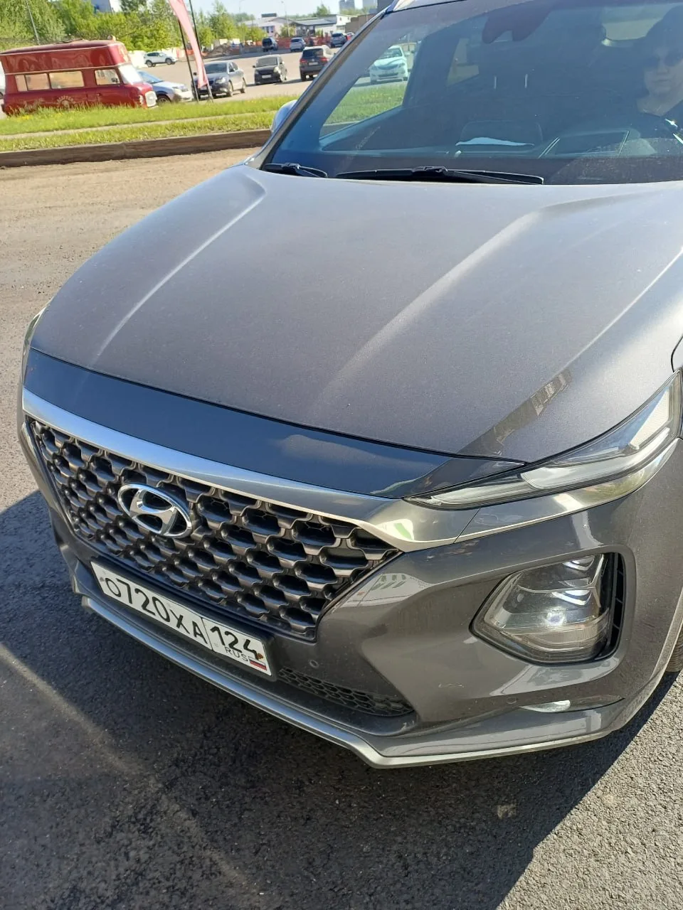 4 июля О720ХА124 пёрла по встречке через три полосы от ТЦ Авиатор в проезд между домами 25 и 29 (на 