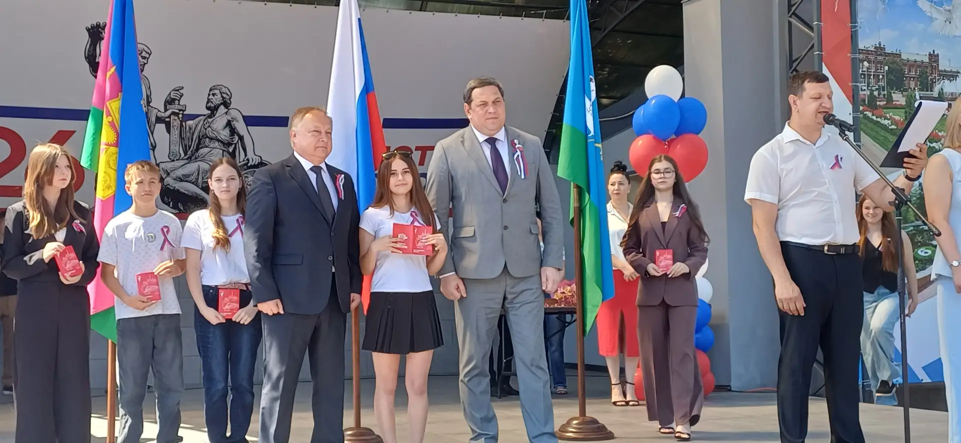 🇷🇺 12 июня в Городском парке прошёл торжественный митинг, посвящённый Дню России! 🔥

Наши юнармей