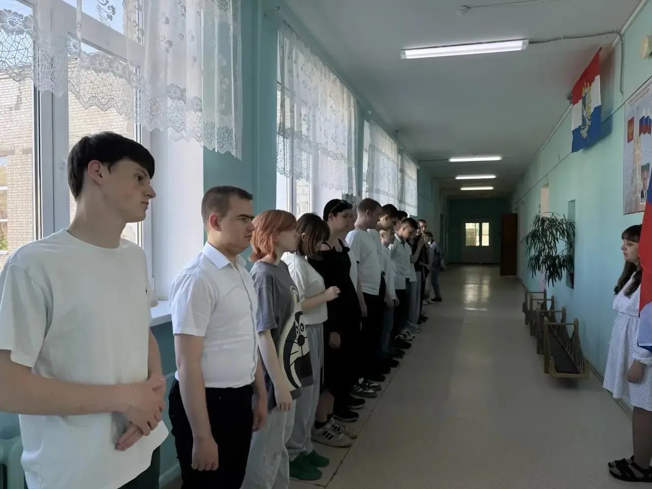 📸ТОРЖЕСТВЕННАЯ ЛИНЕЙКА📸

18 мая, начался с важного и значимого события — поднятия флага Российской