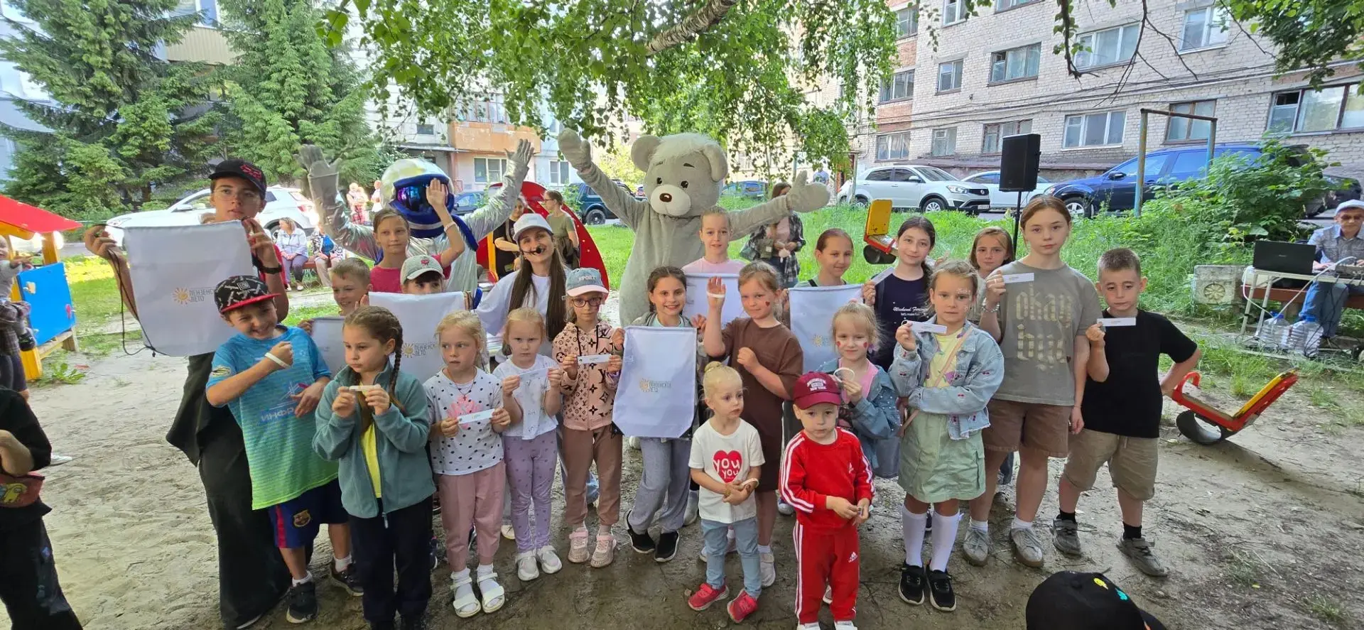 🌞23 июня ДШИ "Весна" организовала яркий праздник для жителей дома по ул.Военный городок, 203 в рамк