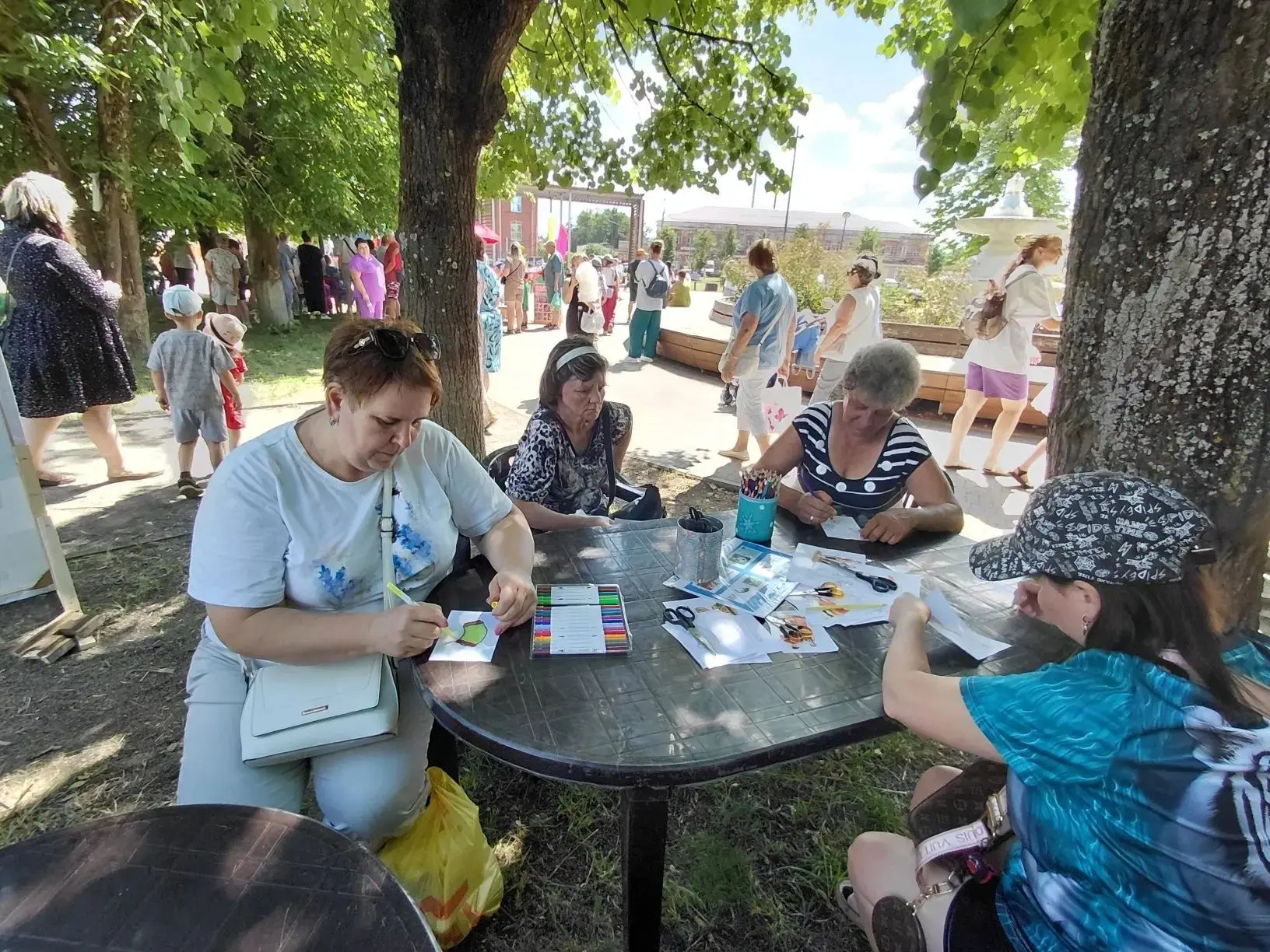 🌺В рамках празднования Дня города Детско-юношеский центр организовал увлекательный мастер-класс для