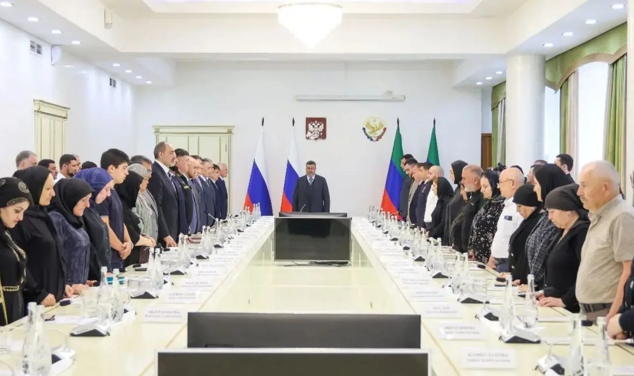 Глава Магарамкентского района Нариман Эфендиев сегодня вместе с семьей погибшего участника СВО Эльму