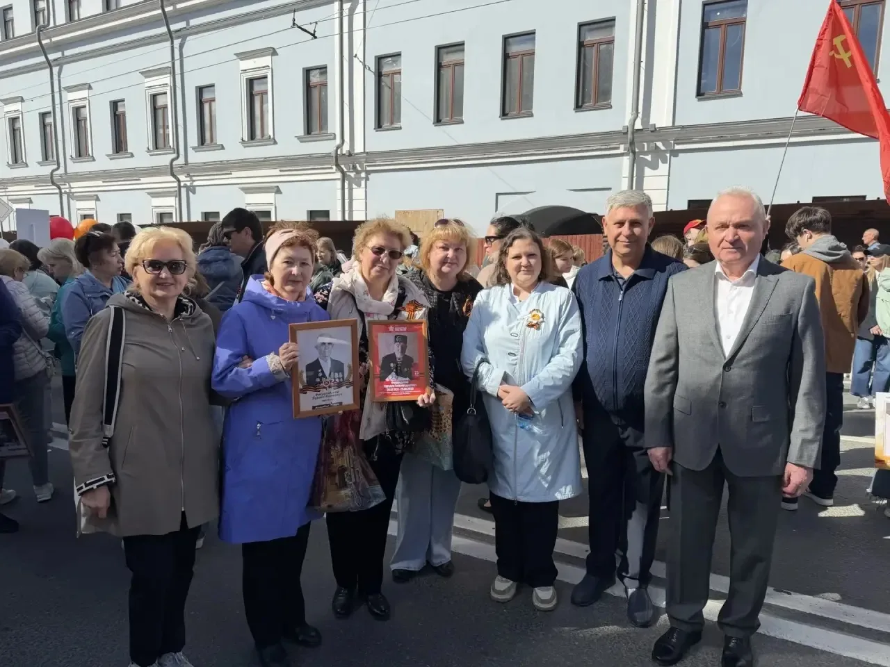 9 мая 🇷🇺 наша школа приняла участие в шествии акции «Бессмертный полк» 🎖️.

Это важное событие ст