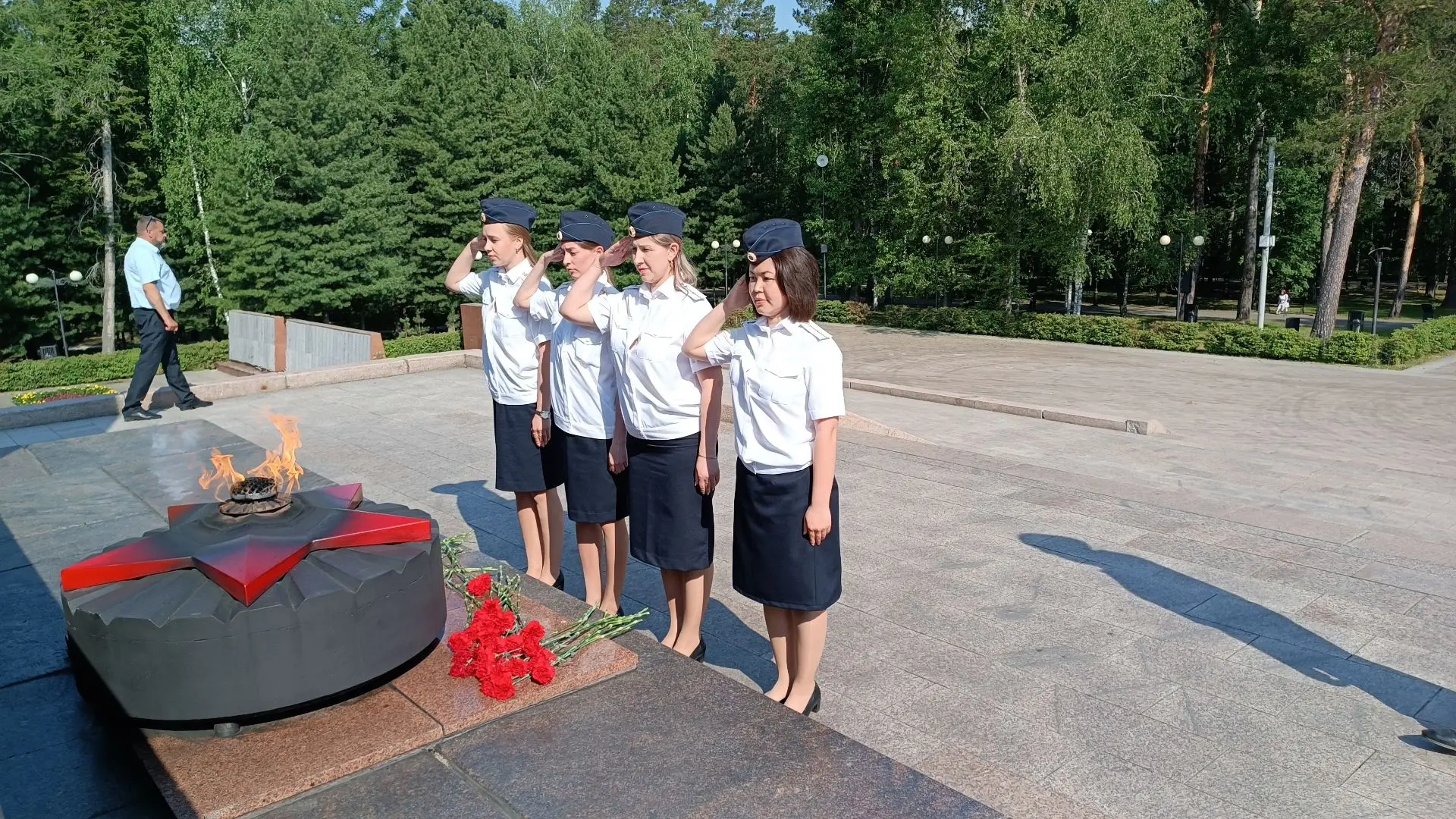 Сегодня в знаковом месте города Томска Лагерном саду состоялась торжественная церемония приведения к