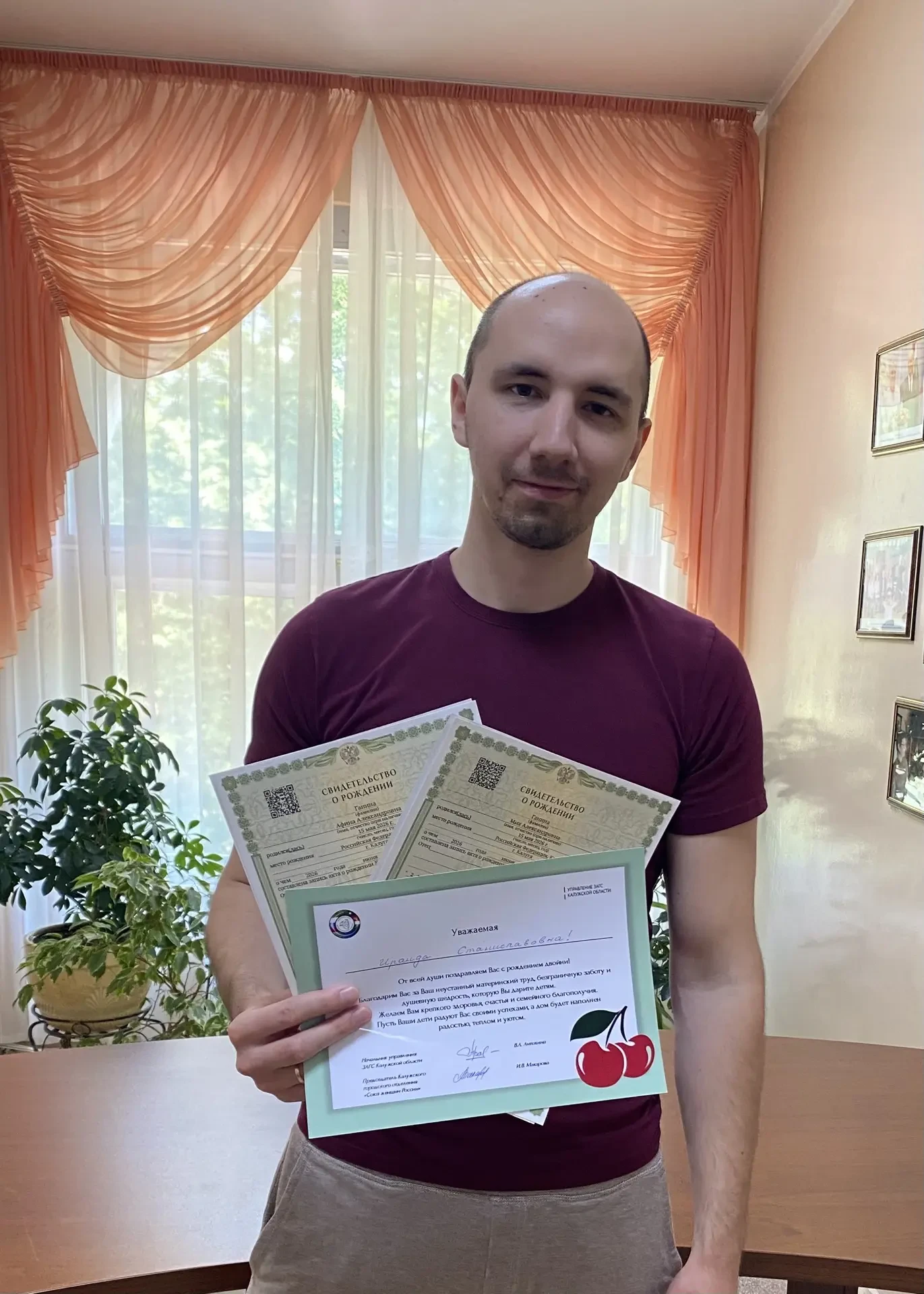 «Двойное счастье»!🍒
        В семье Александра и Ираиды наступил настоящий праздник — на свет появи