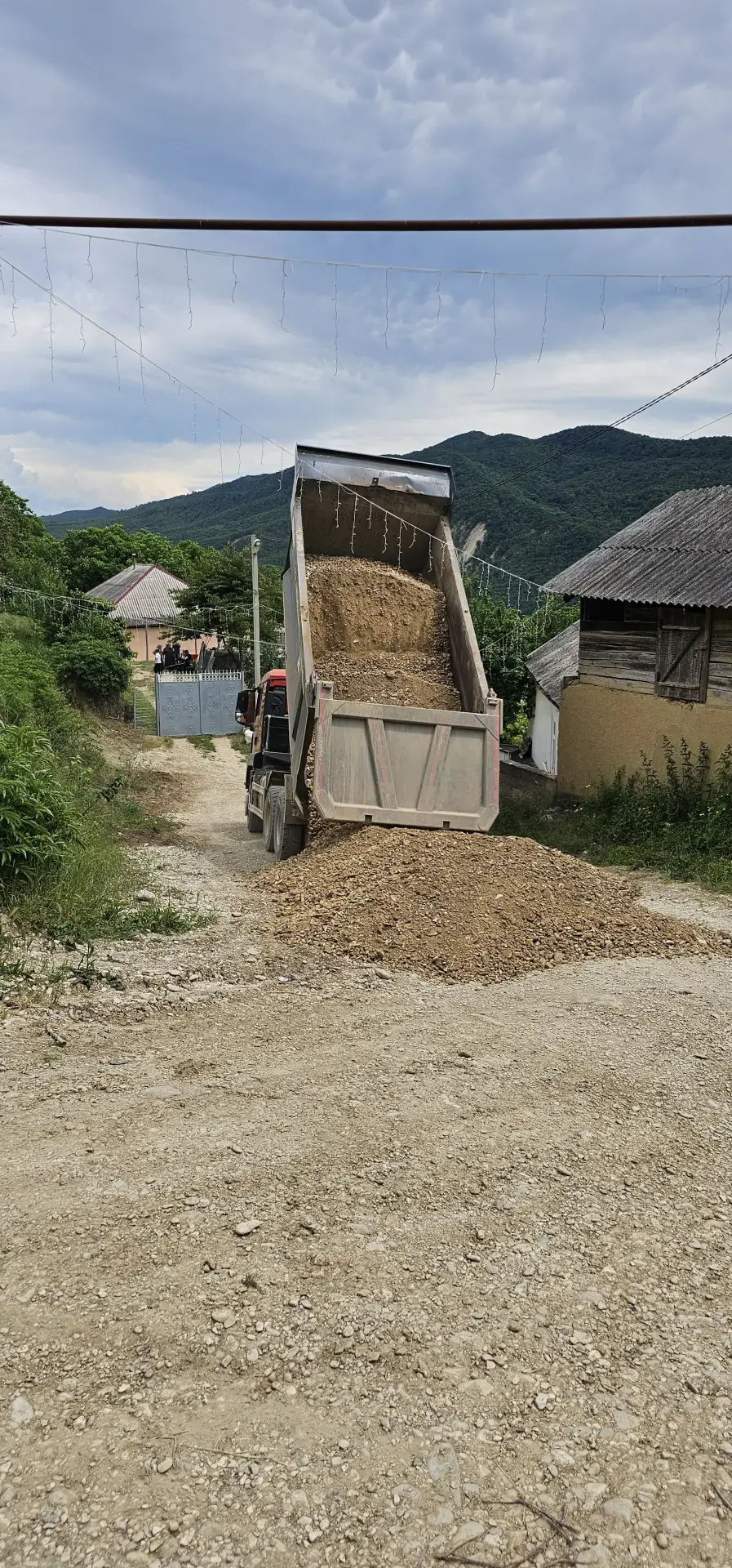 🚧 Проведены работы по профилированию и засыпке ПГС на 4 улицах
В рамках восстановления дорожного по