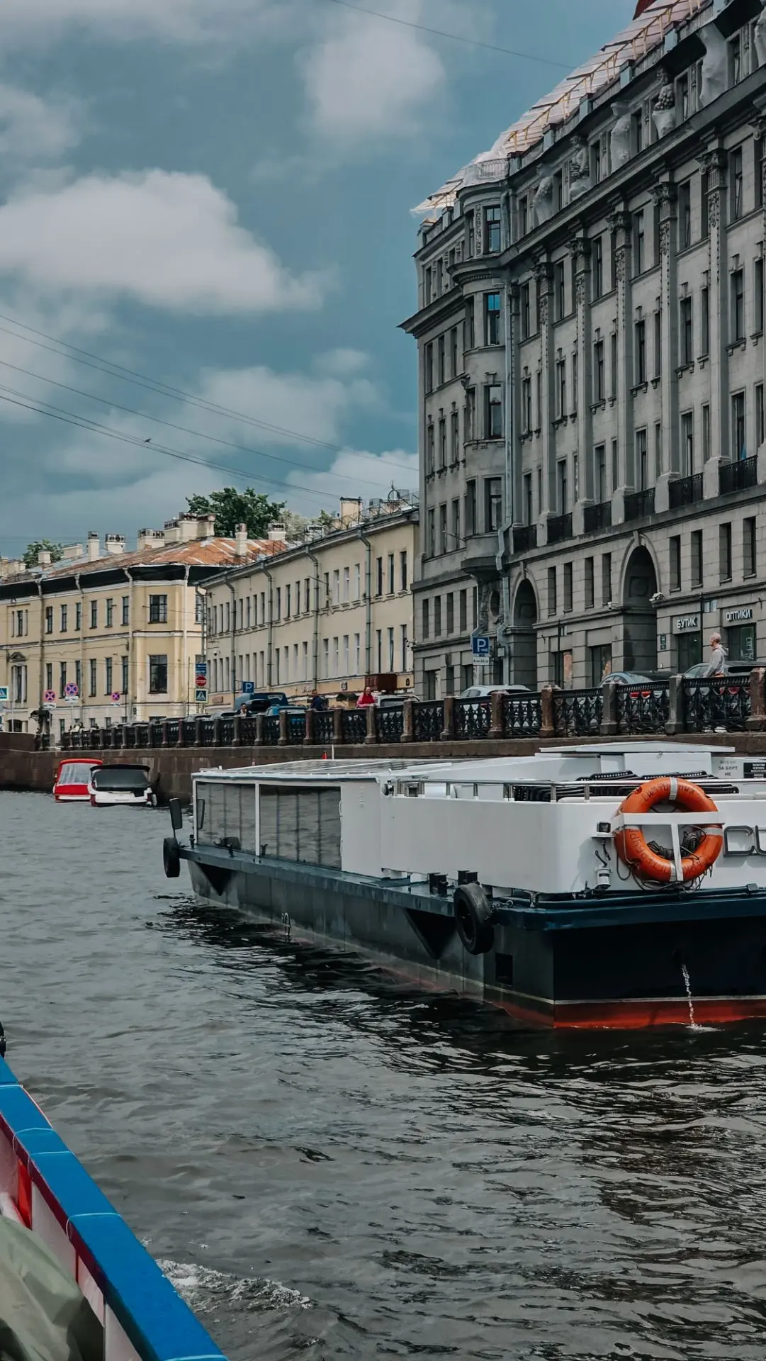 Лето в Питере определённо мне нравится 🤩👍

Здесь нет ни жары, ни засухи. Только лёгкий дождик и св