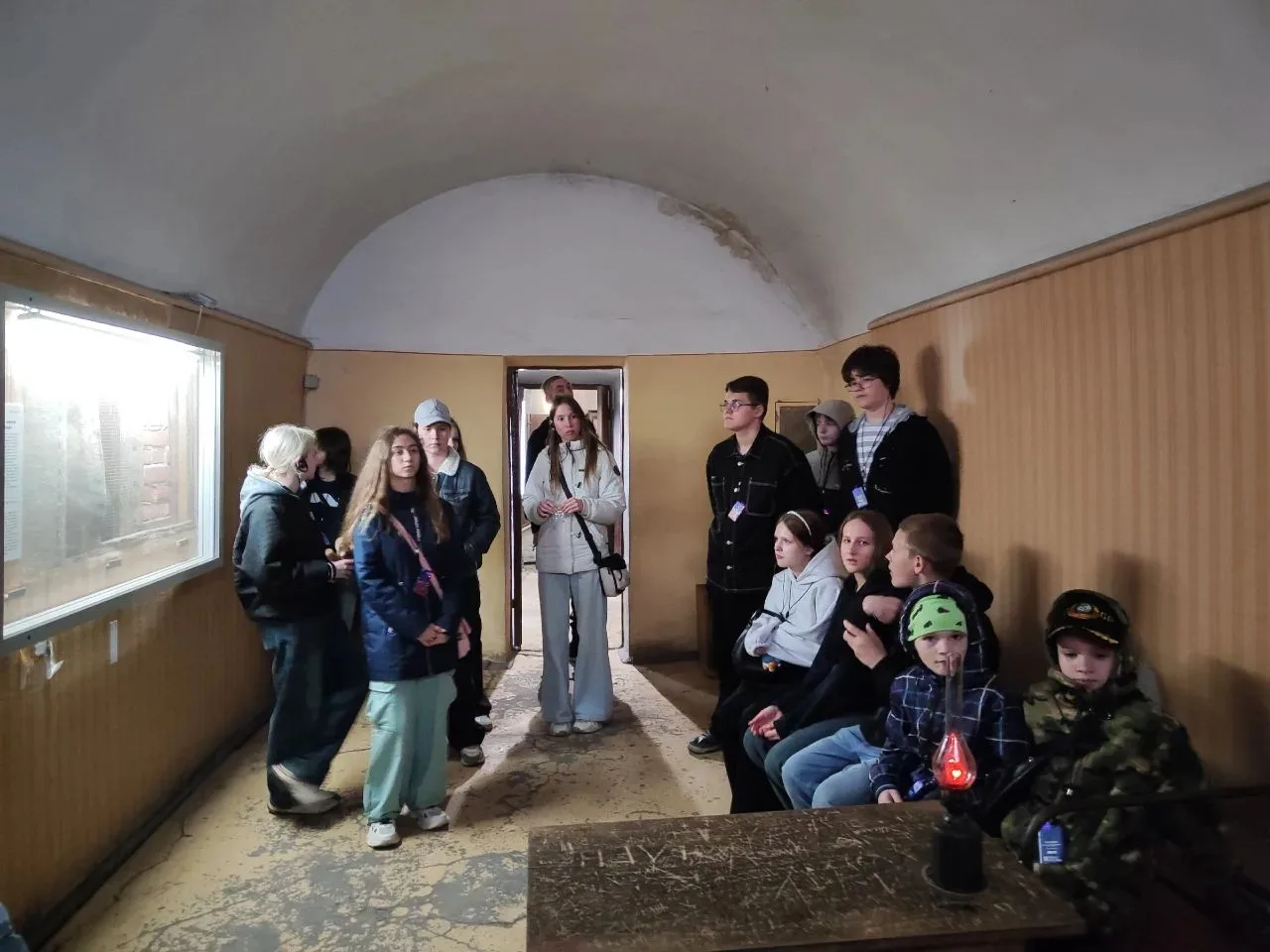 В середине мая ученики 8б класса совершили очередное путешествие. В этот раз- в Санкт-Петербург. Это