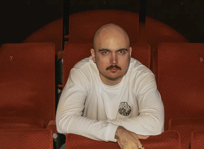 🎤 Стендап вечер (18+)

Атмосфера настоящего стендапа: комики, стендап-клуб и ничего лишнего. Окунит