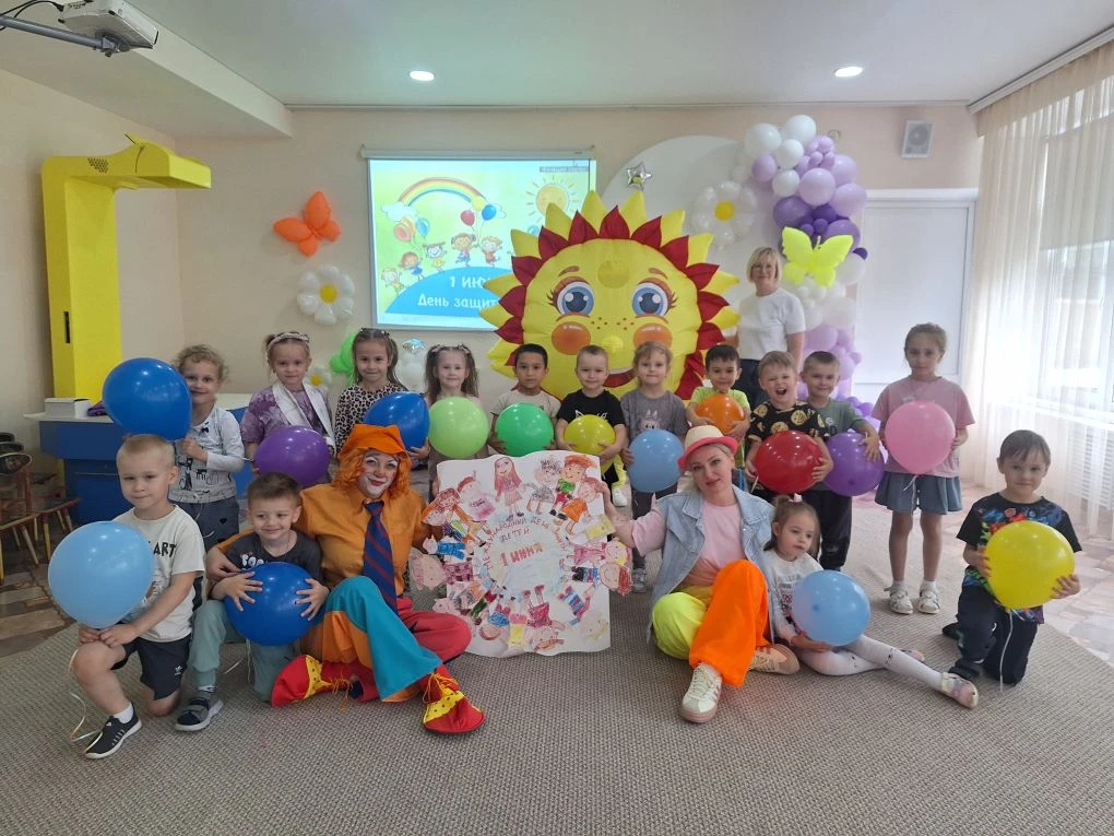 🎈День защиты детей в старшей группе : море улыбок,игр и волшебства ! 🎈
🤡Сегодня ,в день защиты де