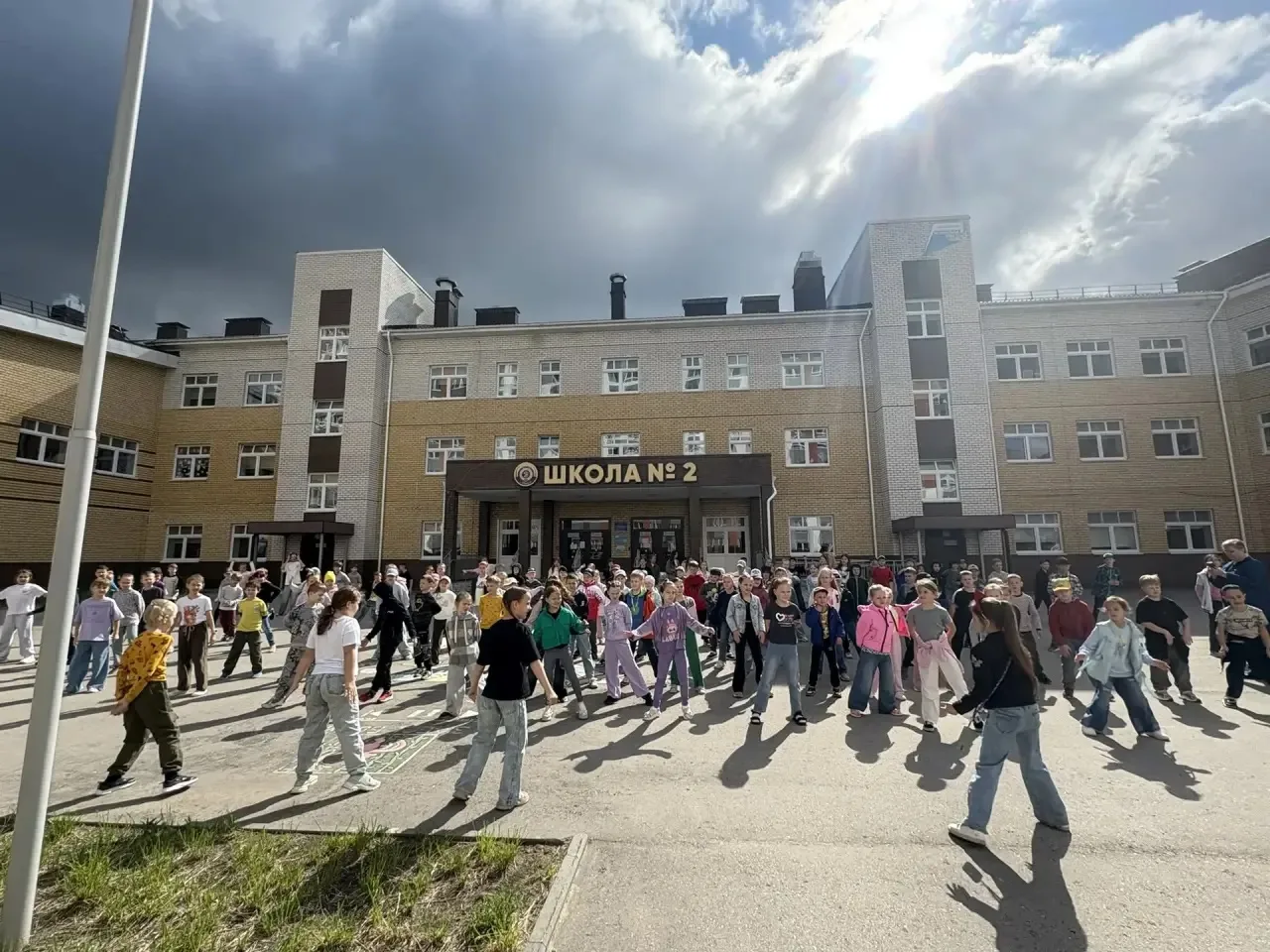 ⭐️ Лагерь «Содружество» | День 2 

☀️День по традиции начался торжественно начался с исполнения гимн