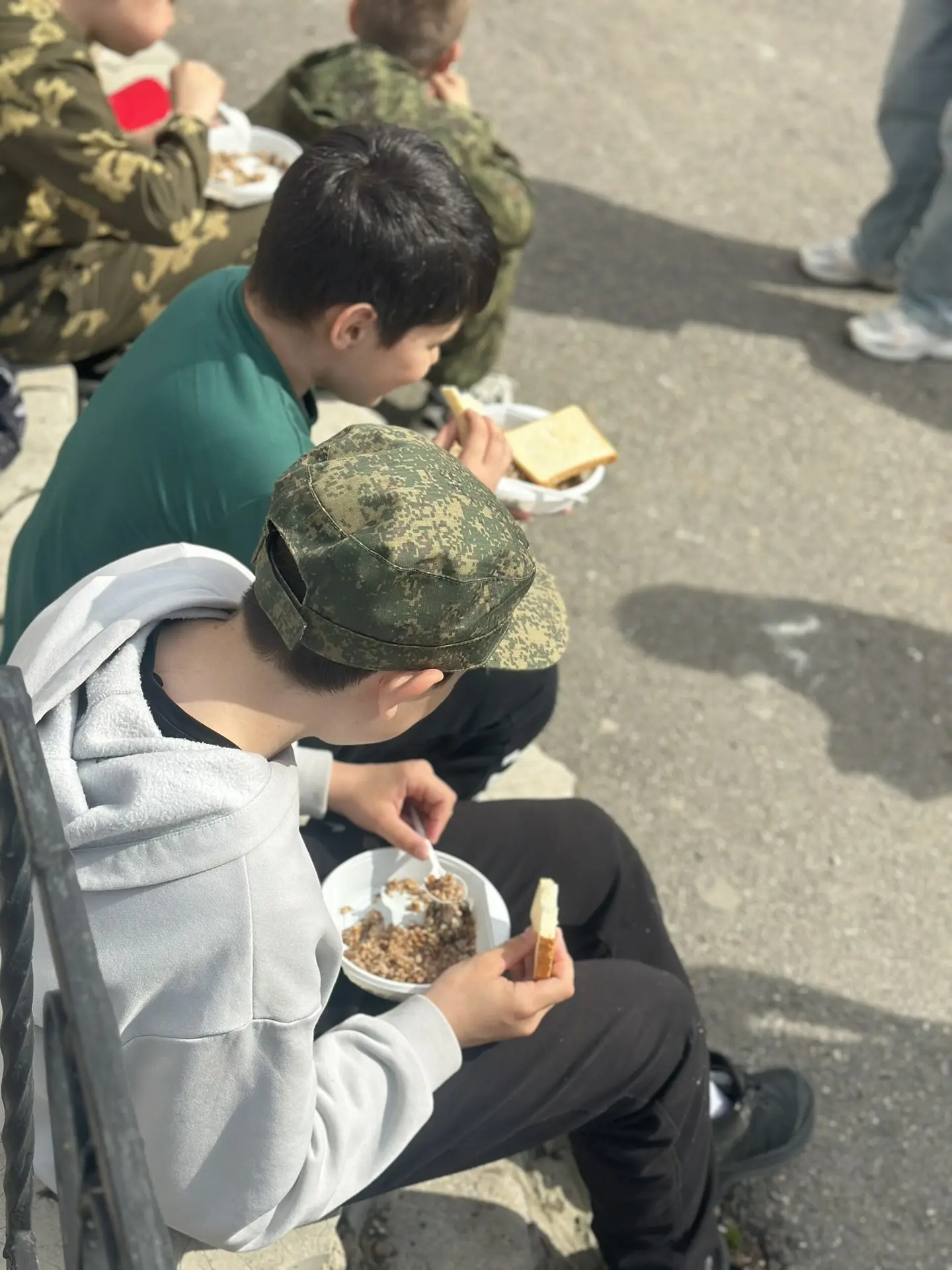Обед по расписанию! 🍴
Военно-спортивная игра
«Зарница 2.0» — это не только состязания, но и полевой