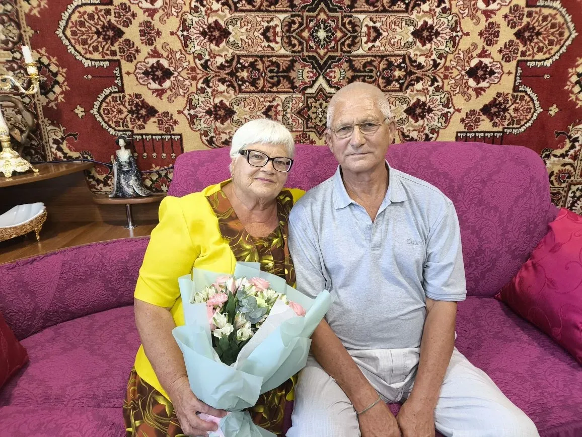 55 лет вместе! Еще одна горноалтайская семья отмечает изумрудную свадьбу. 

Анатолий Яковлевич и Люб