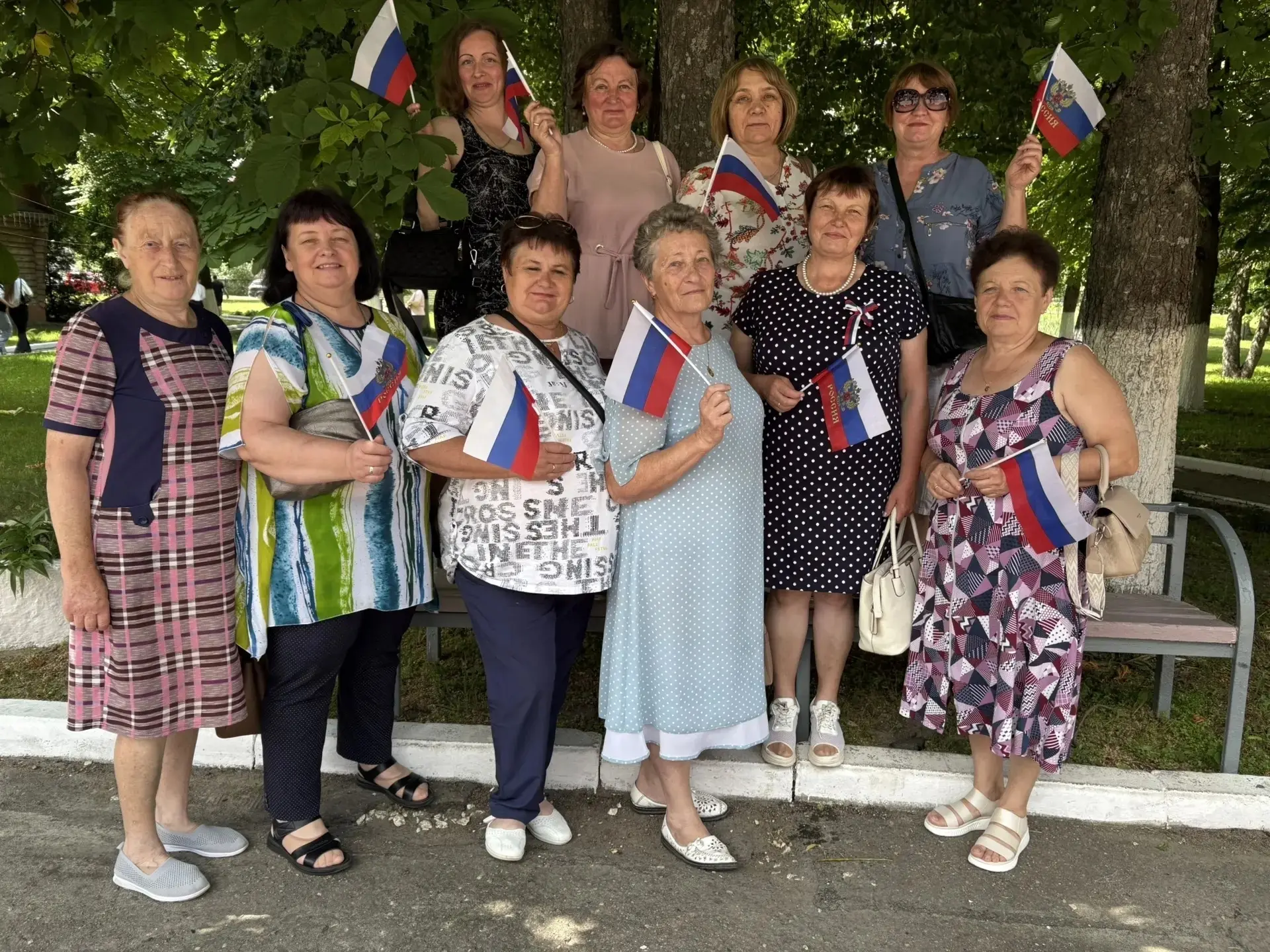 Сегодня часть нашего дружного коллектива, вместе с активными и душевными женщинами- волонтёрами  из 