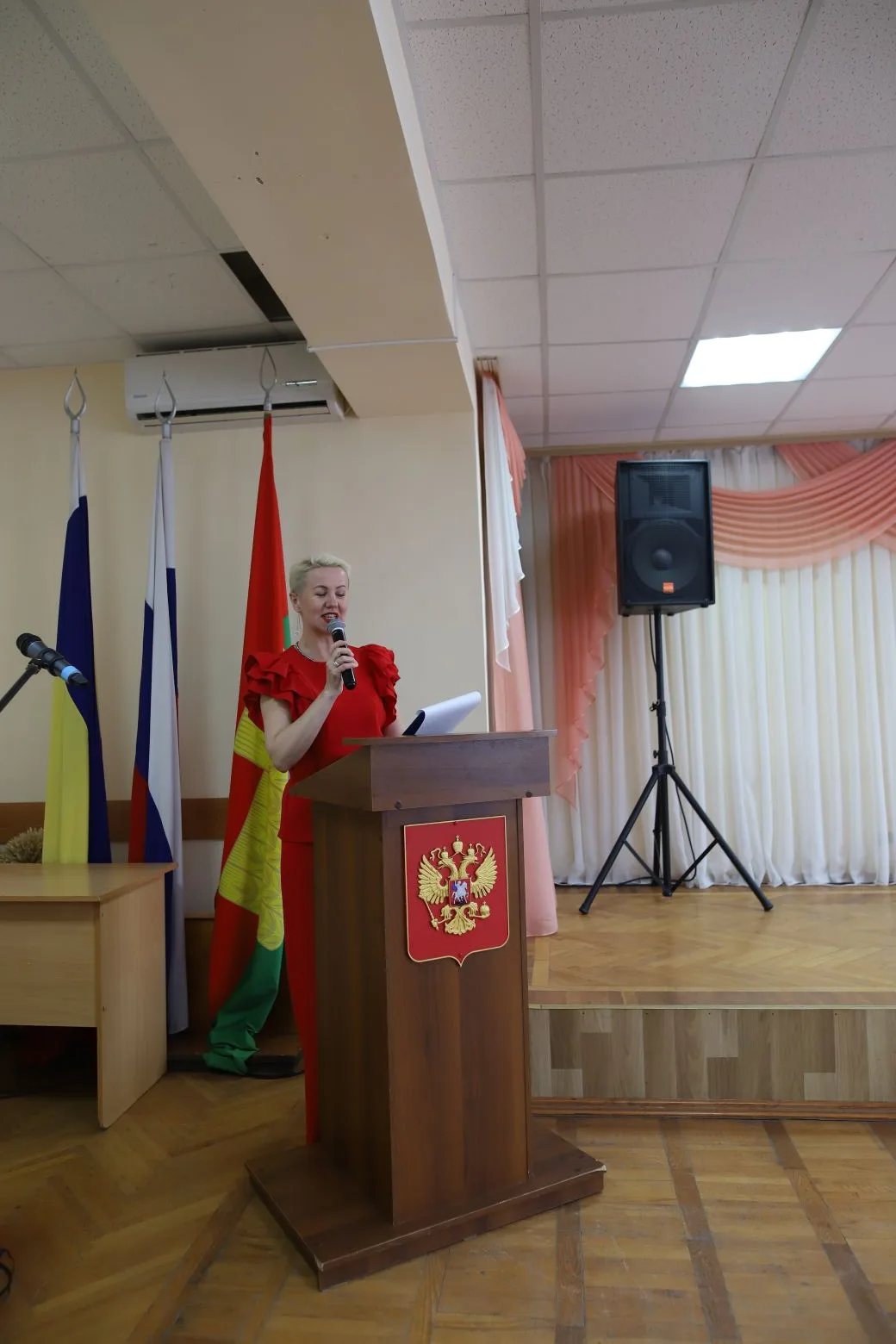 Комсомольский ДК и клубы провел торжественное мероприятие, посвященное Дню местного самоуправления. 