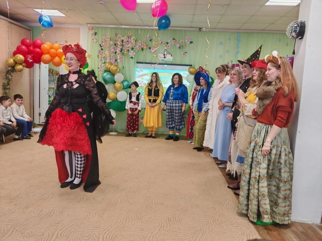 🎉✨ Выпускной в группе № 11 «Радуга желаний»! ✨🎉

29.05.2026 наш детский сад был наполнен самыми тё
