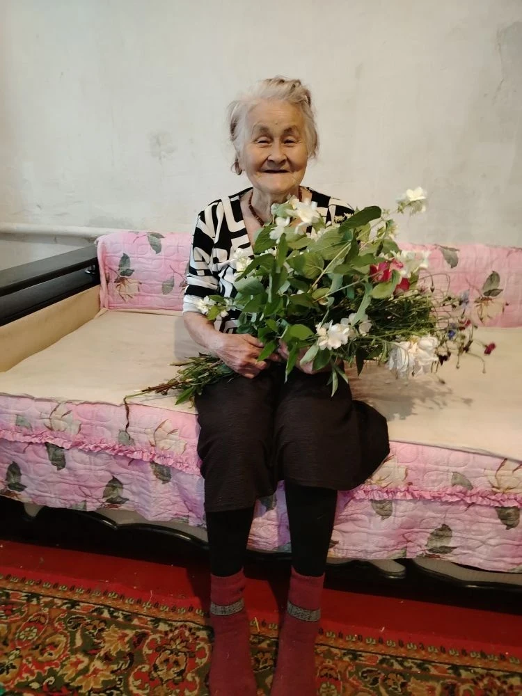 🥳Сегодня свой 76-й день рождения празднует наша замечательная получательница социальных услуг отдел
