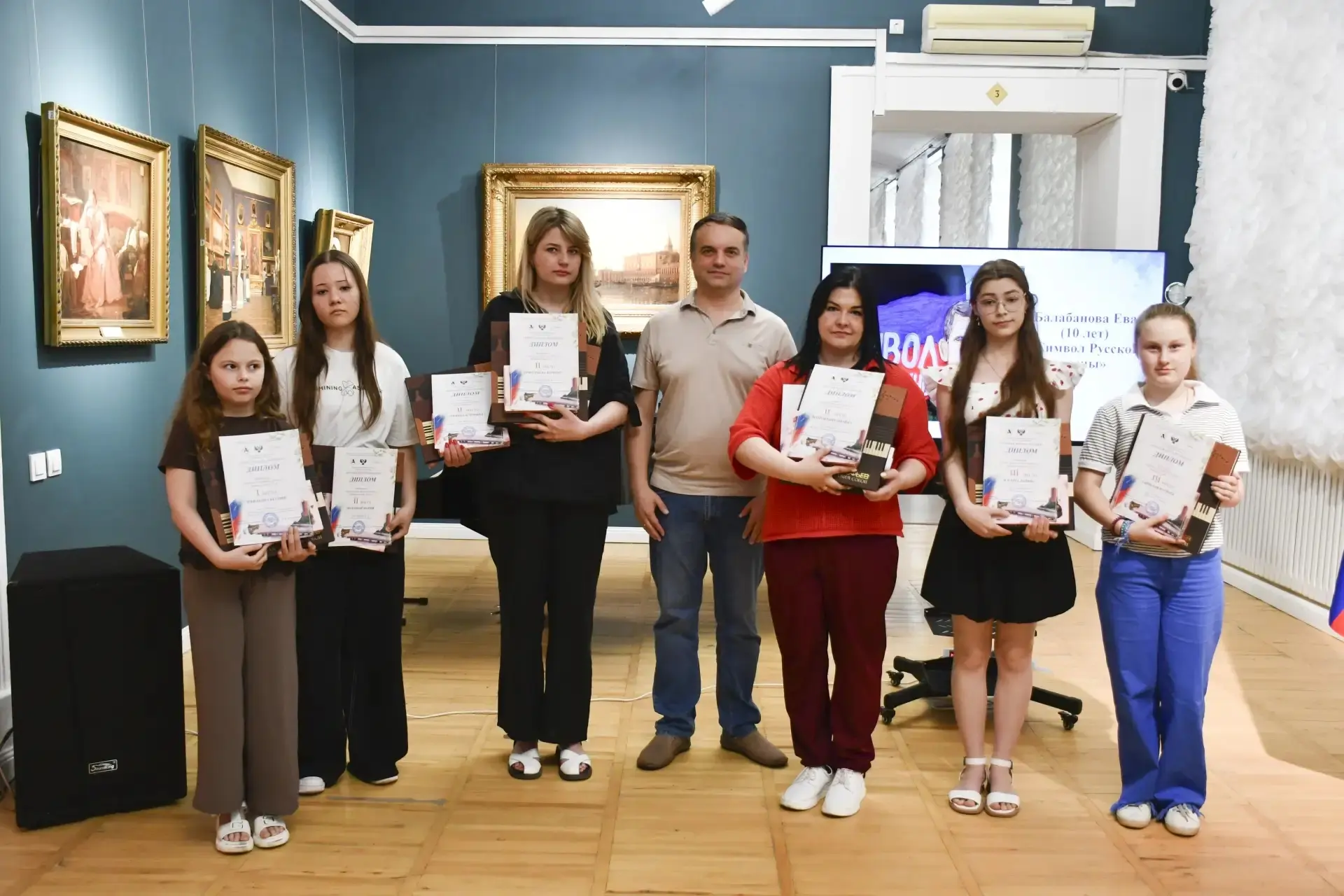 🎨 ТОРЖЕСТВЕННОЕ ПОДВЕДЕНИЕ ИТОГОВ КОНКУРСА «РУССКАЯ ВЕСНА В КРАСКАХ» В ДРХМ 
 
10 июня в Донецком р