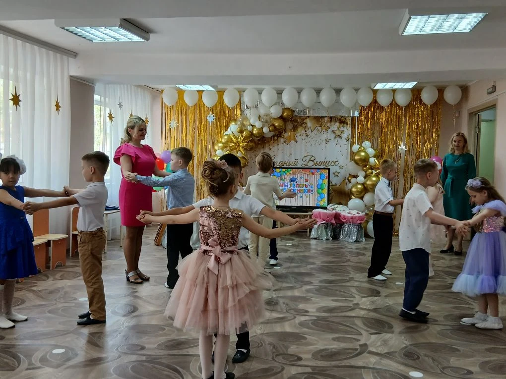 🌸 До свидания, детский сад! Здравствуй, школа! 🎓
Сегодня в нашем саду прошёл первый в жизни наших 
