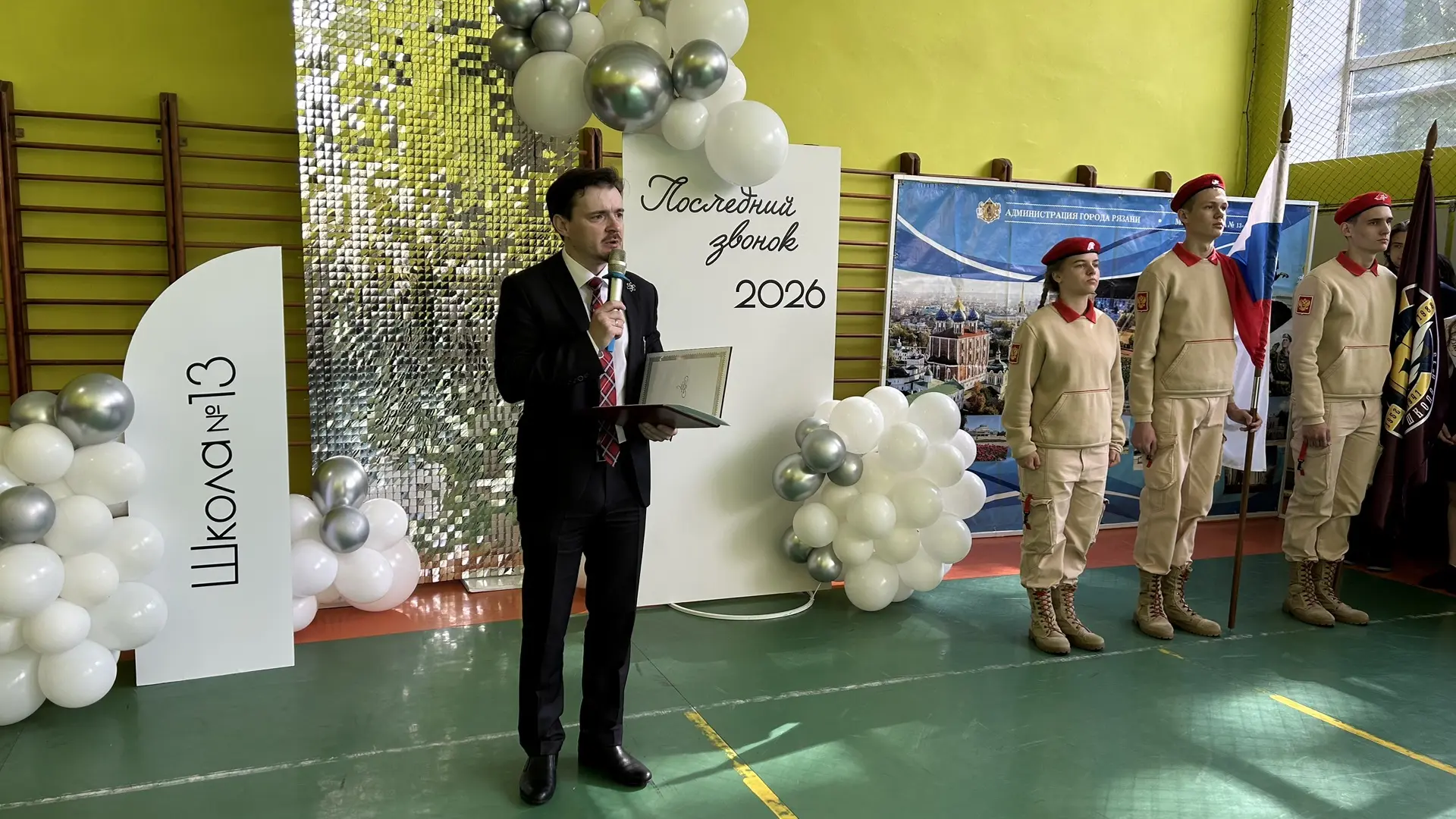 Перекрёсток — 9 класс: мостик из детства во взрослую жизнь.

С самого утра в коридорах царила та сам