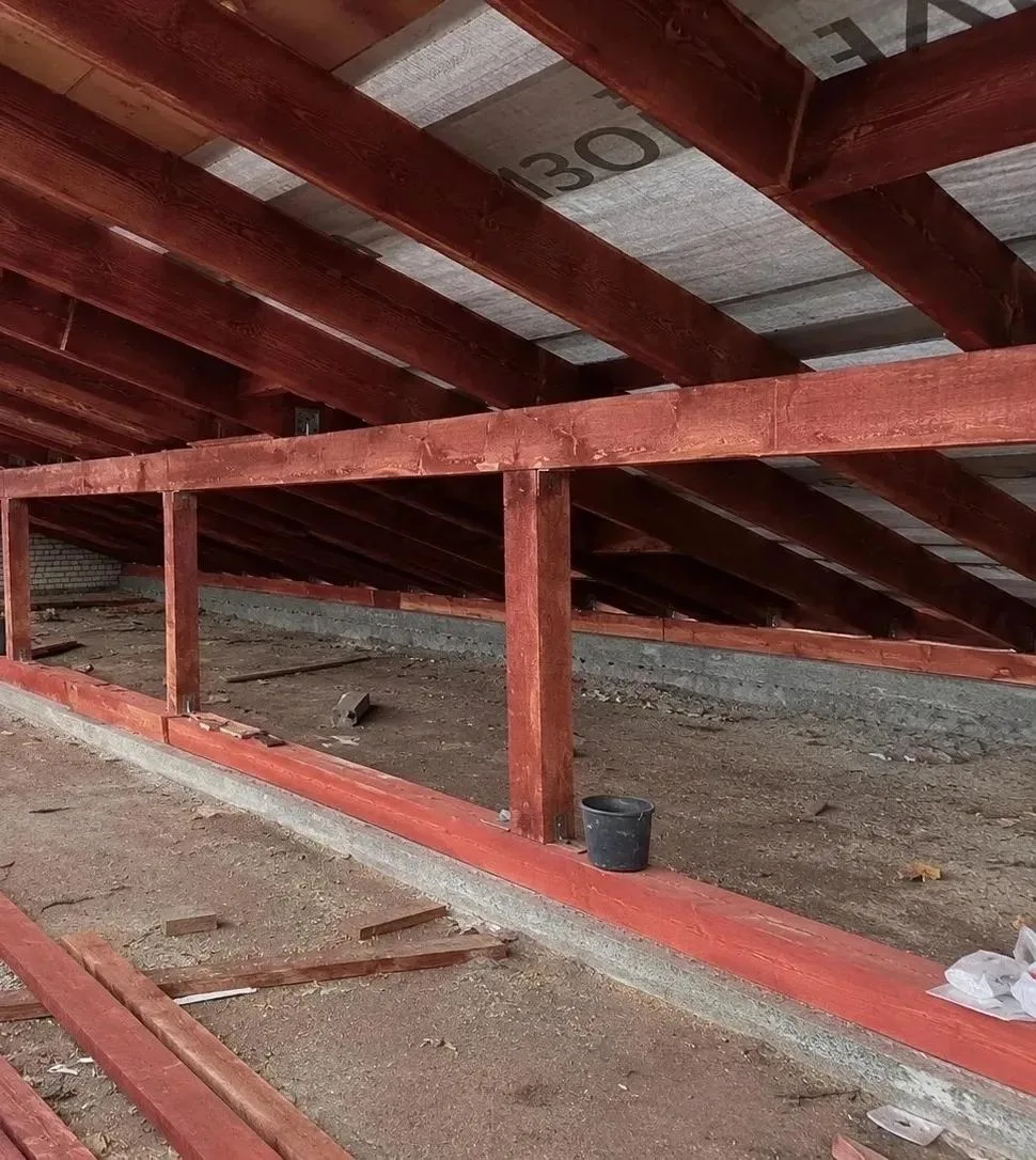 🏗️ Калужские строители завершили устройство стропильной системы в административном здании в Первома
