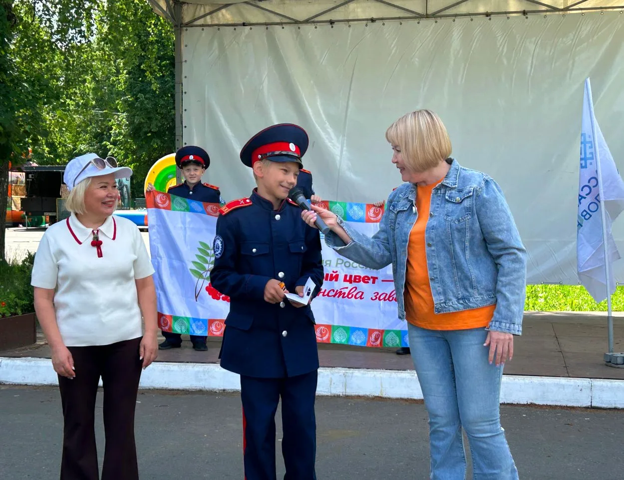 Сегодня в Парке Победы прошла экологическая акция "Моя зеленая Россия. Рябиновый цвет - единства зав