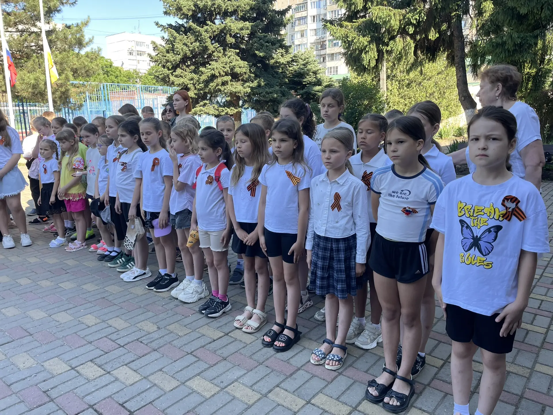Сегодня, в День памяти и скорби, в нашем лагере «Звездный» прошла трогательная памятная линейка. 

В