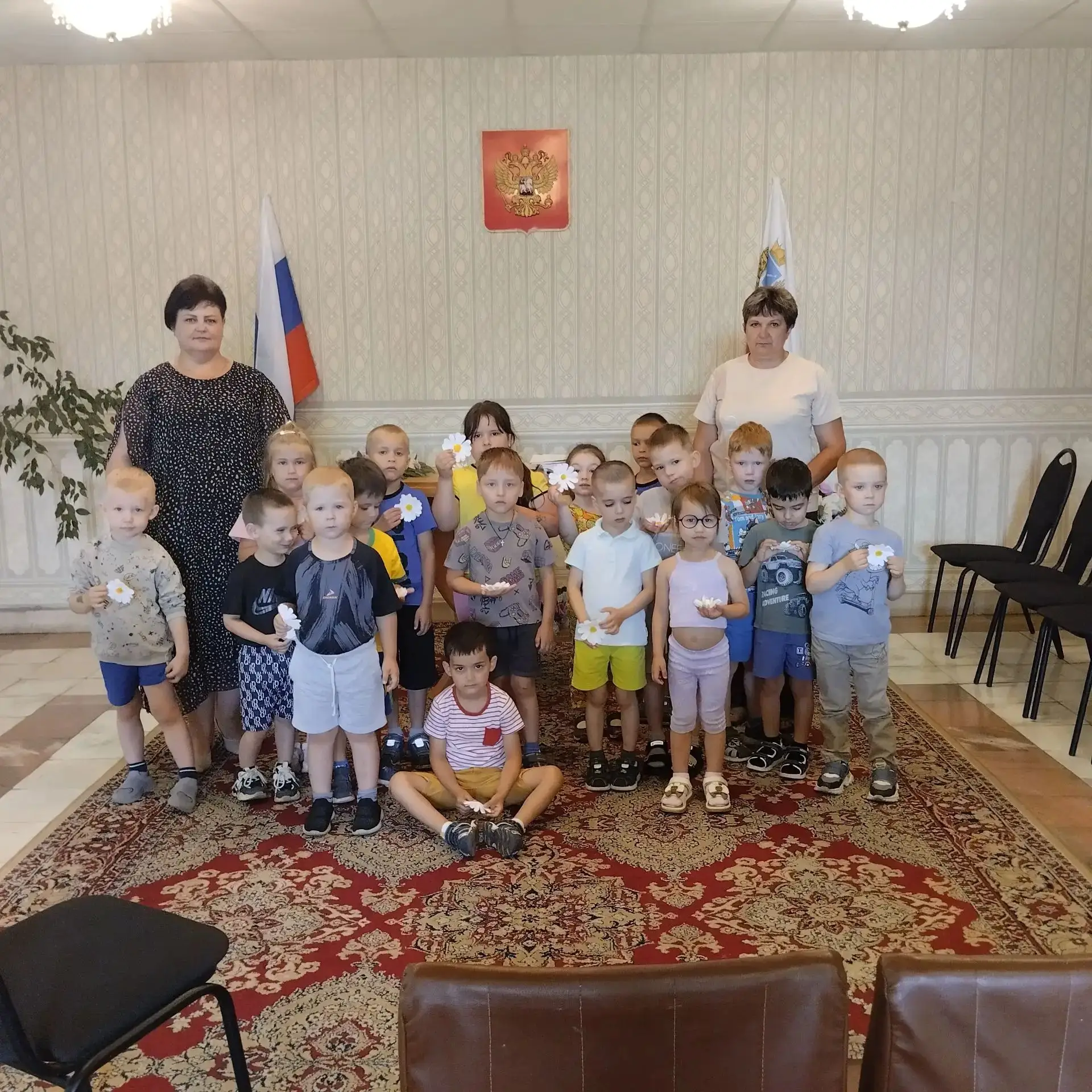 В рамках проведения Дня семьи любви и верности, дети средней группы под руководством воспитателя Епи