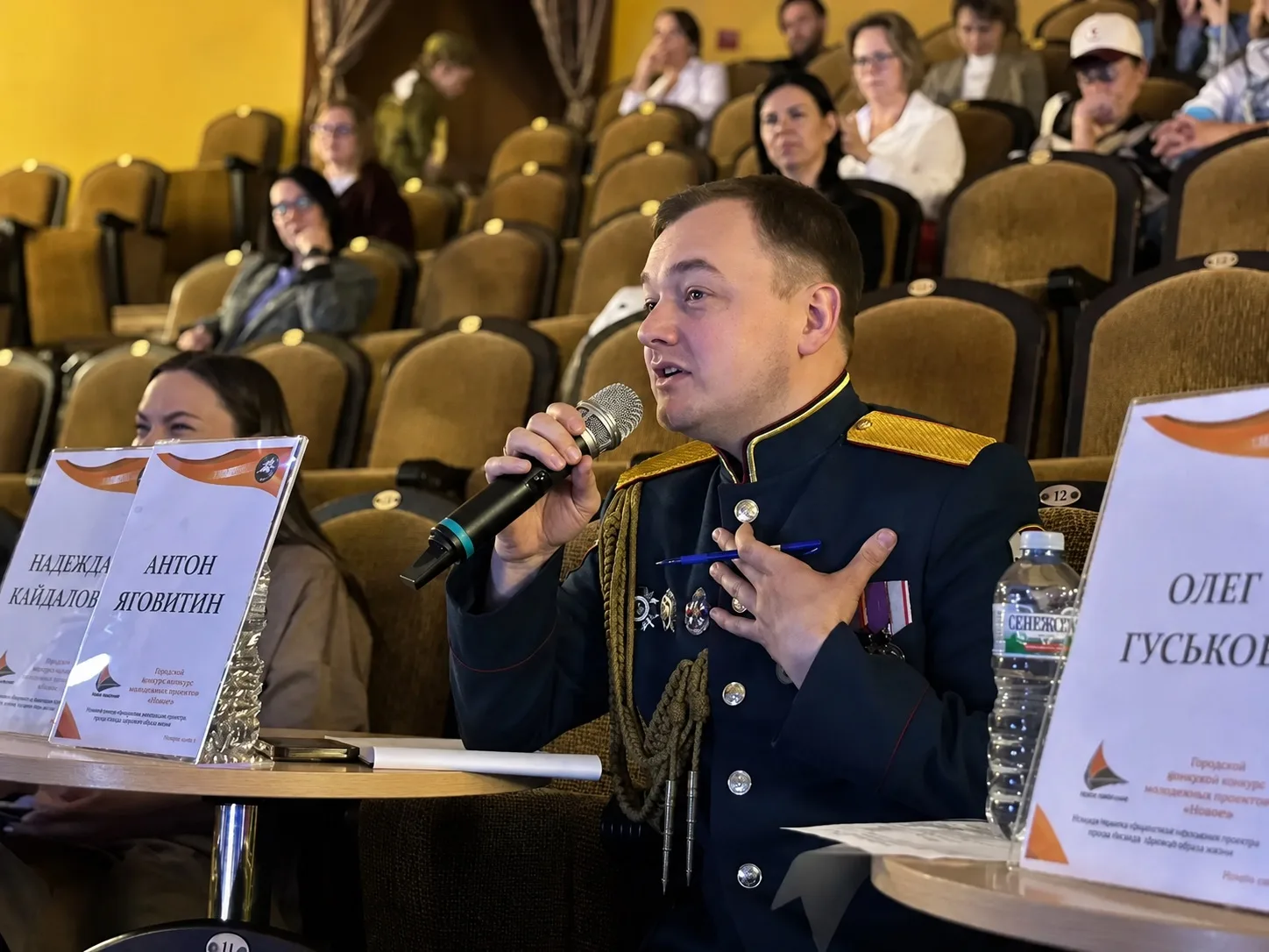 Вчера в Московском детском театре эстрады прошёл фестиваль-конкурс «Паруса цвета зари».

Этот день б