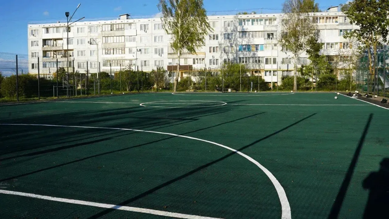 Сквер в Неелово-1: территория спорта и активного отдыха! ⚽️🏀

Сквер напротив дома 3 на ул. Новой в 