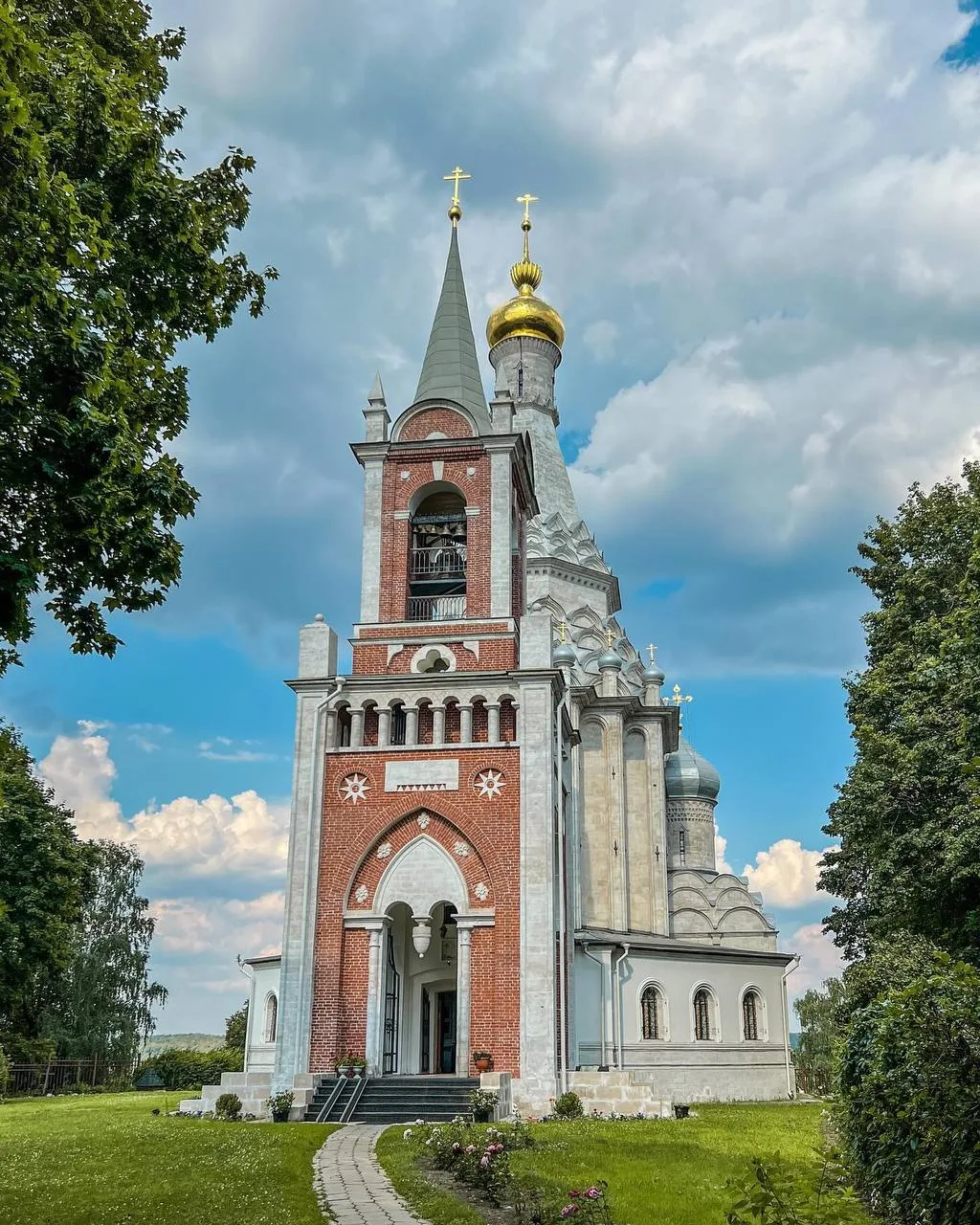 Храм Спаса Преображения в селе Остров

Село это древнее и впервые упоминается в первой половине 14 в