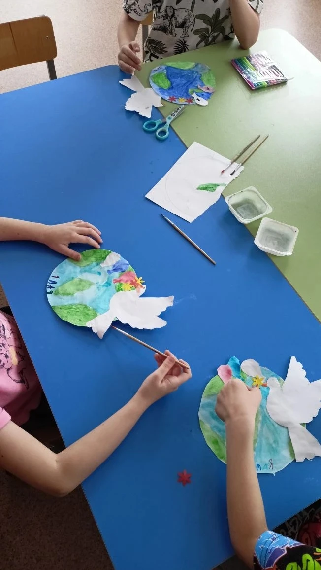 В преддверии  «Праздника Весны и Труда» в группах прошли тематические занятия. Воспитатели рассказал