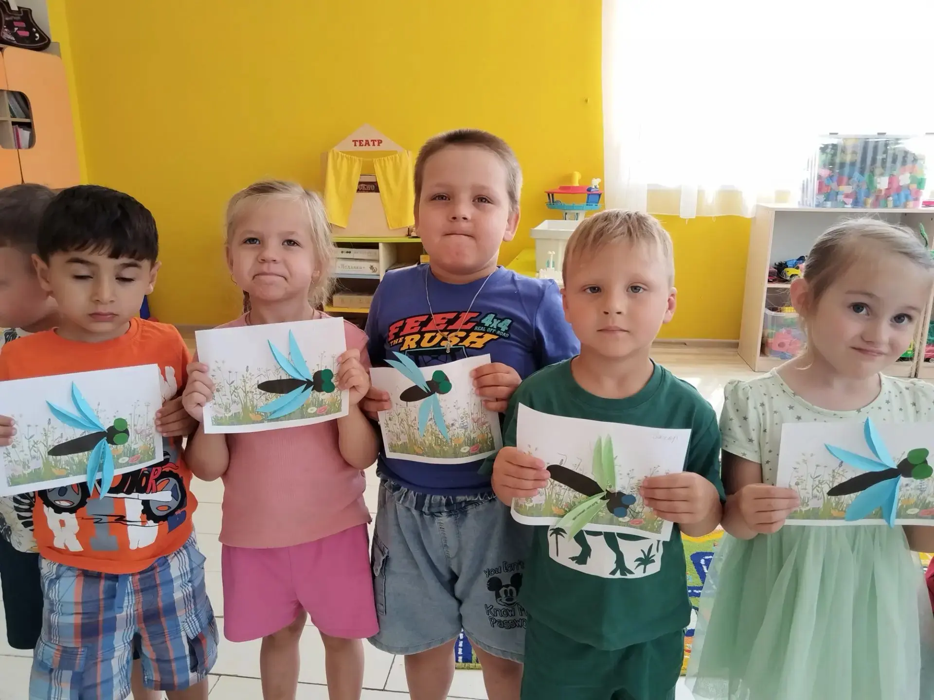 #дс_43_Буратино
"Жила-была стрекоза, и звали ее Люся. Она была доброй, умела хорошо рассказывать ска