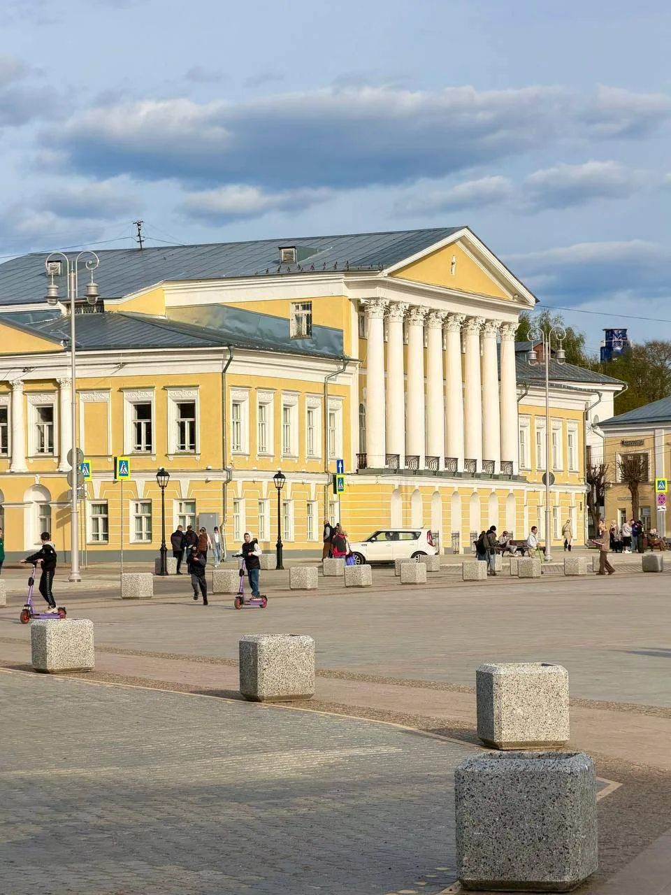 Откуда пришли Романовы?

Вчера я рассказывал про любимую усадьбу Романовых, а сегодня про место, г