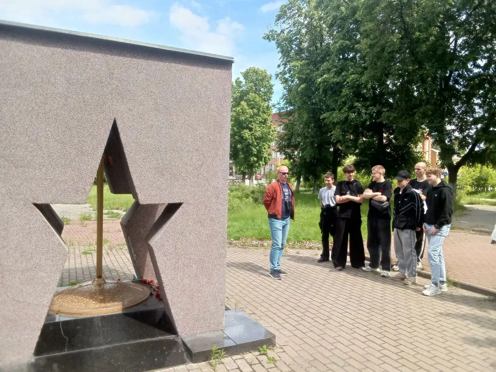 В рамках Всероссийских акций "Родиной горжусь" и "СПО - сила единства" Пешеходная экскурсия по старо