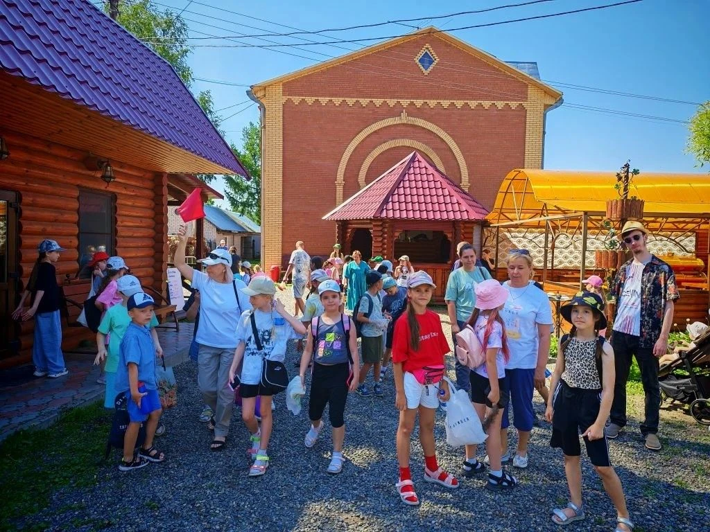 10 июня. Приключения ребят из лагеря «У Лукоморья»: встреча со страусами!

Яркие эмоции и новые откр