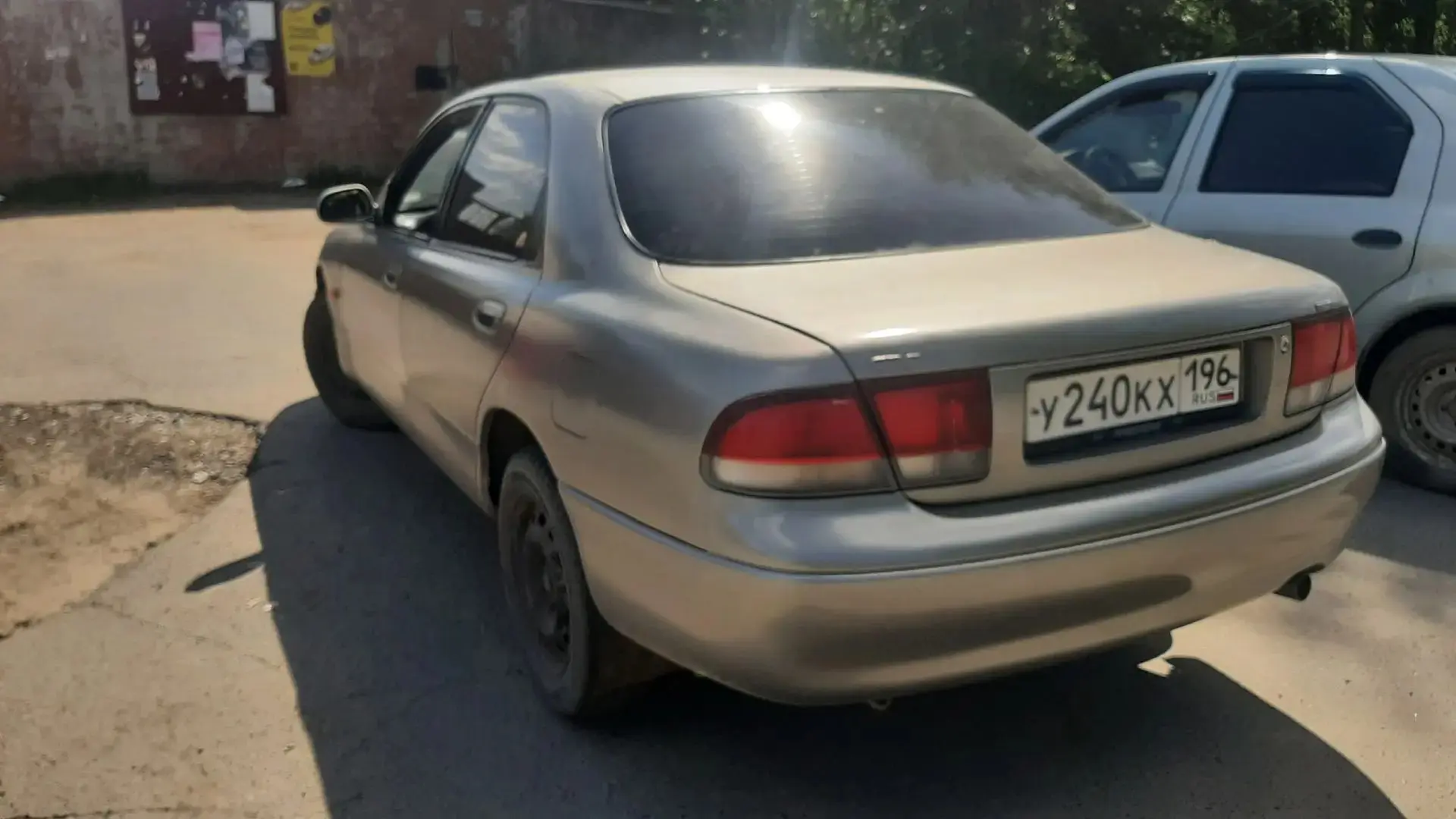Продам мазда 626 1992 год 
 на полном ходу
На учете , без штрафов аресто, свежий тех осмотр.
Все све