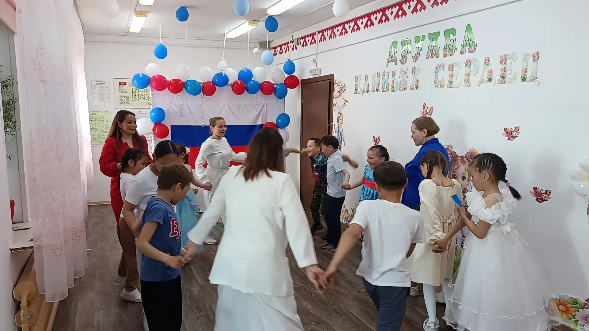 🇷🇺 С Днём России!

В нашем летнем лагере прошёл большой праздничный концерт, посвящённый Дню Росси