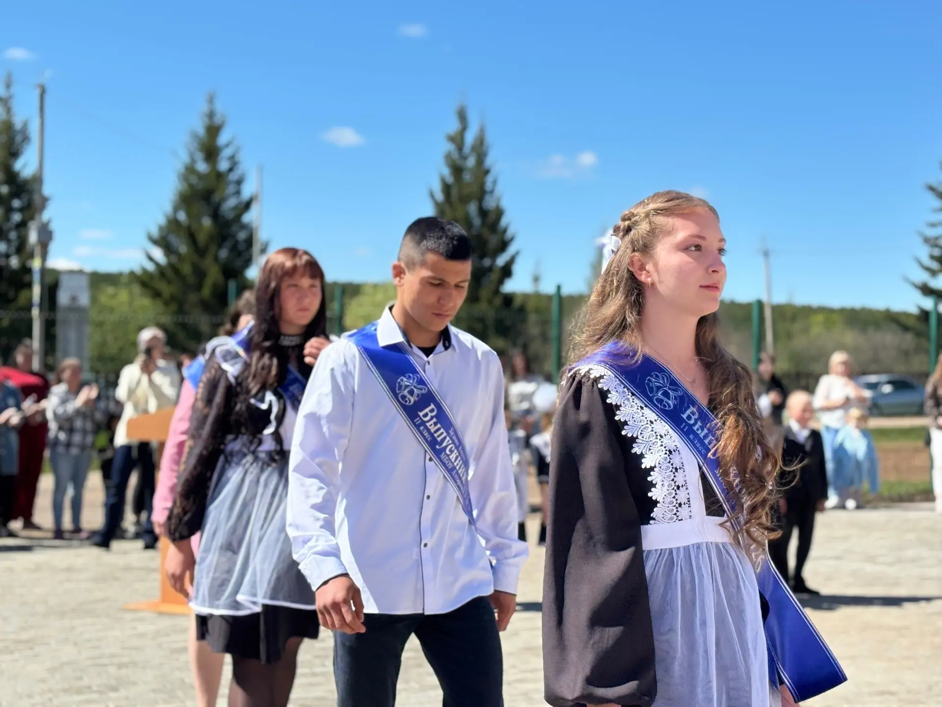 🎓 Последний звонок — начало нового пути!

Вот и отзвенел последний звонок для наших выпускников 9-х