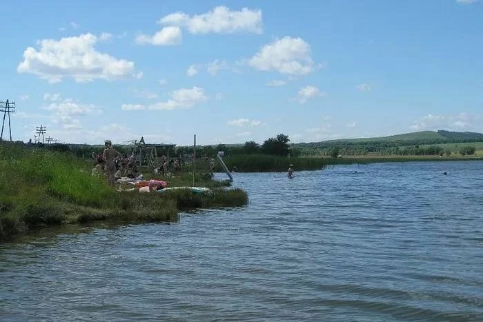 ⚠️ Купаться в озере Тагарское запретили

В администрации округа заявили, что это опасно: 22 из 24 пр