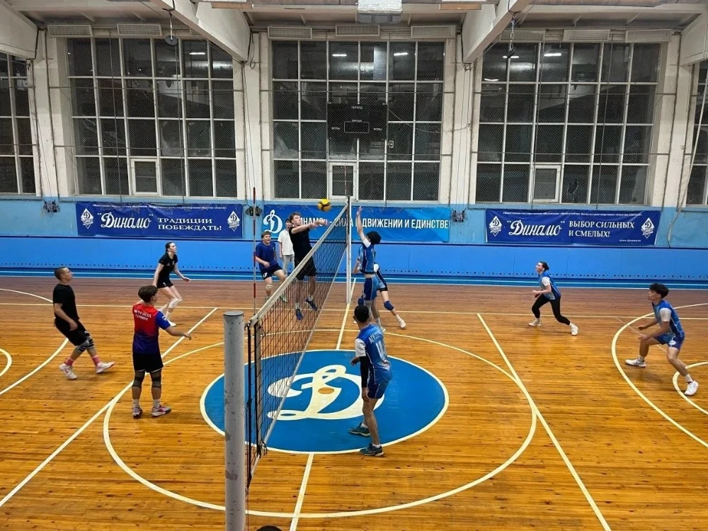 🏆Сборная АГУ завоевала золото волейбольного турнира ко Дню России

Соревнования прошли на базе спор