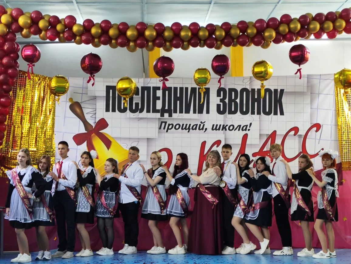 Сегодня в нашей школе прошел один из самых трогательных и долгожданных праздников — Последний звонок