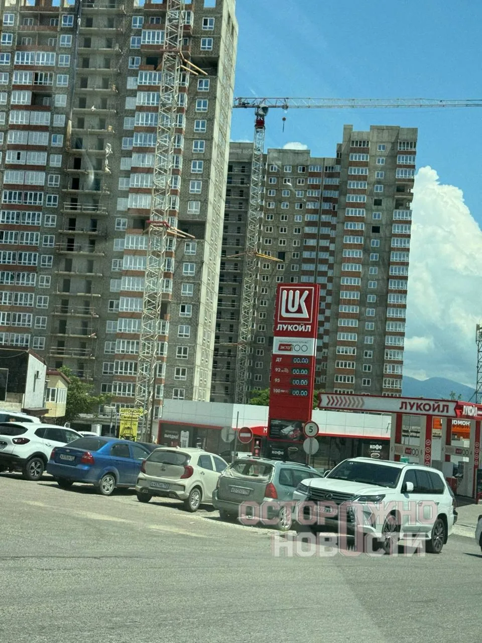 В Новороссийске пропал бензин: водители часами стоят в очередях к пустым заправкам

Жители Новоросси