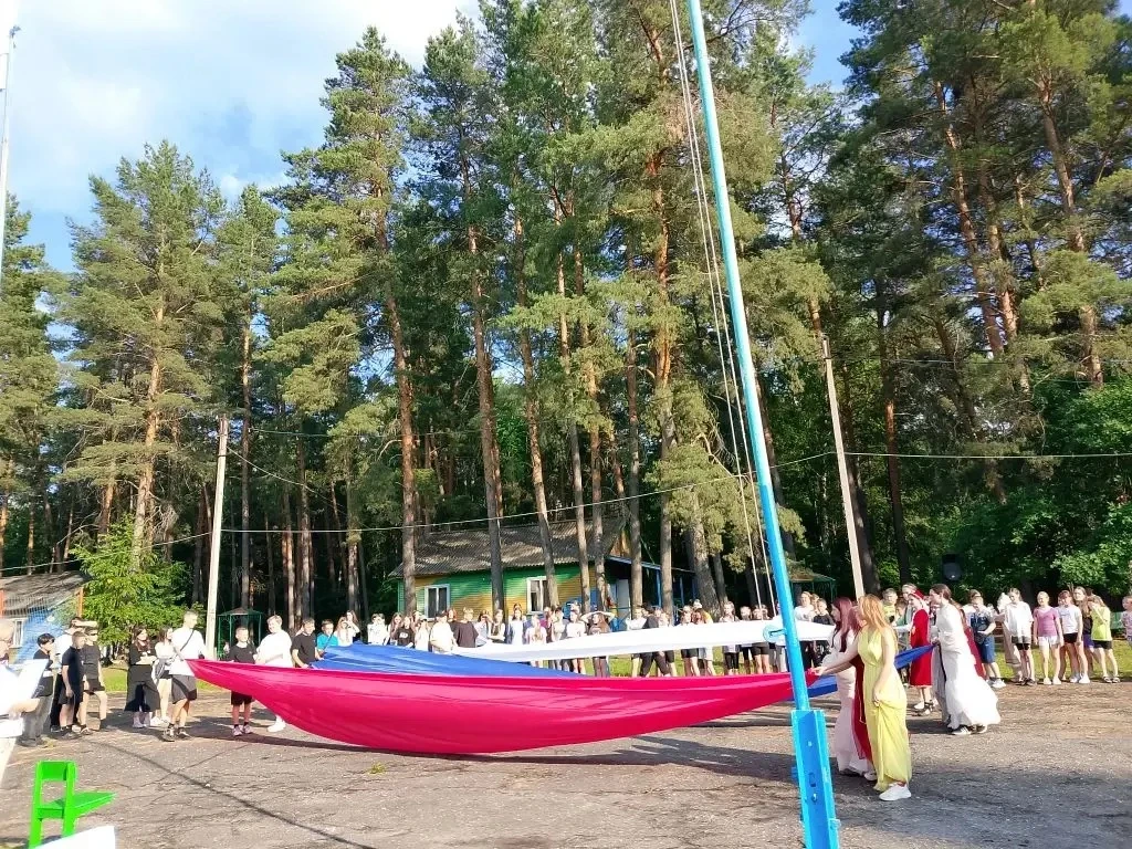 🔆 Открытие 1 лагерной смены ДОЛ "Солнечная поляна"

👫 11 июня в детском оздоровительном лагере "Со