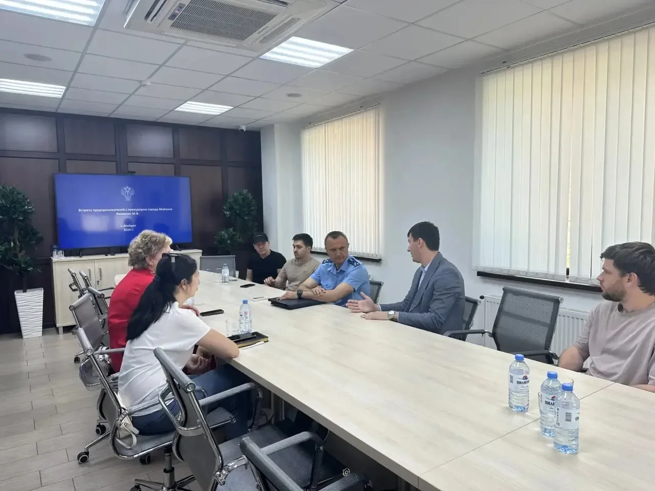 ✅Прокурор города Майкопа Максим Яковенко провел выездной прием предпринимателей

10.06.2026 прокурор