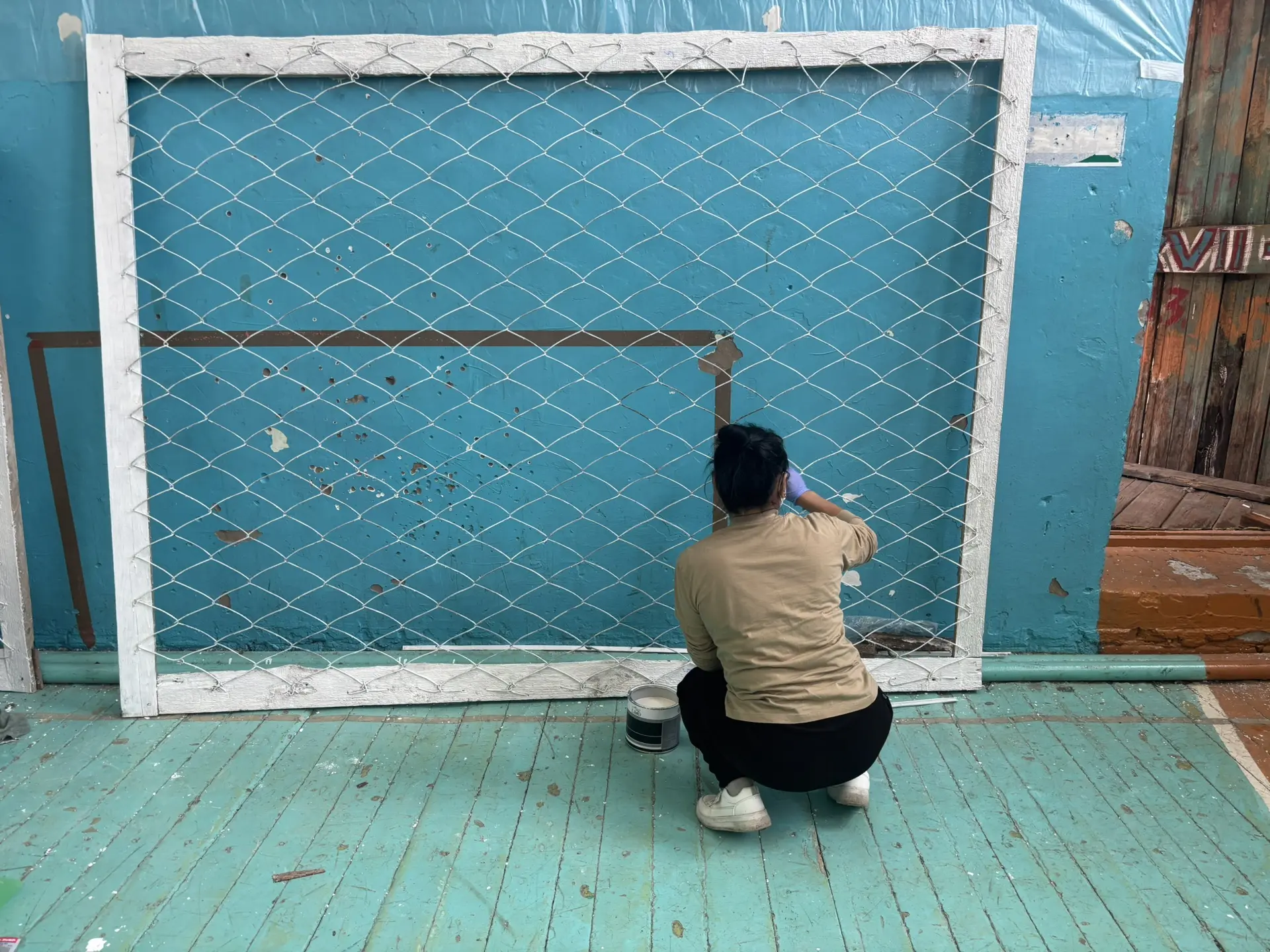 Ремонтные работы в спортзале на сегодня 

Покрасили щиты для окон (силами техперсонала). Заменили пе