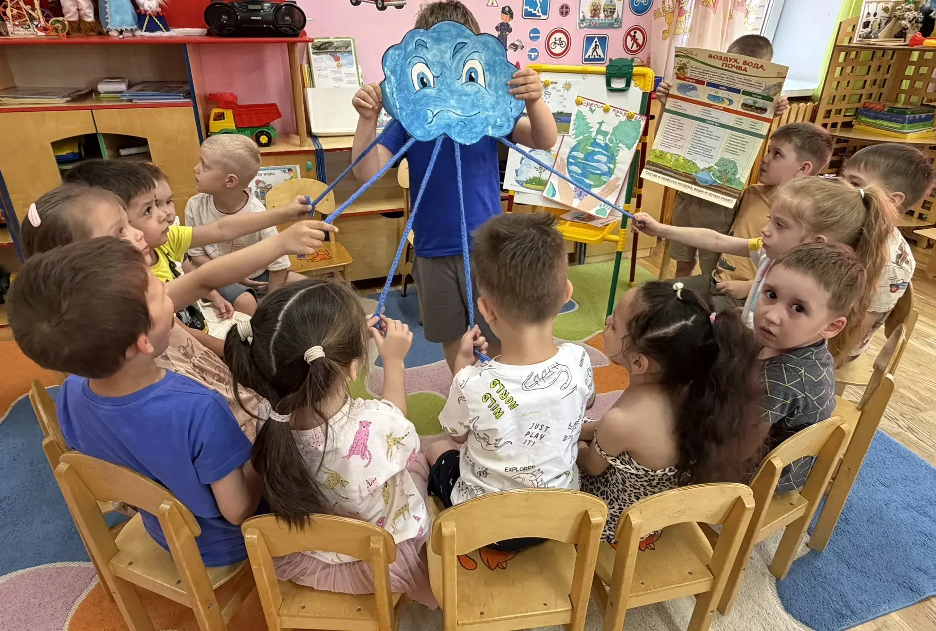 🌊✨ Сегодня в нашем детском саду мы провели увлекательное занятие, посвященное круговороту воды в пр