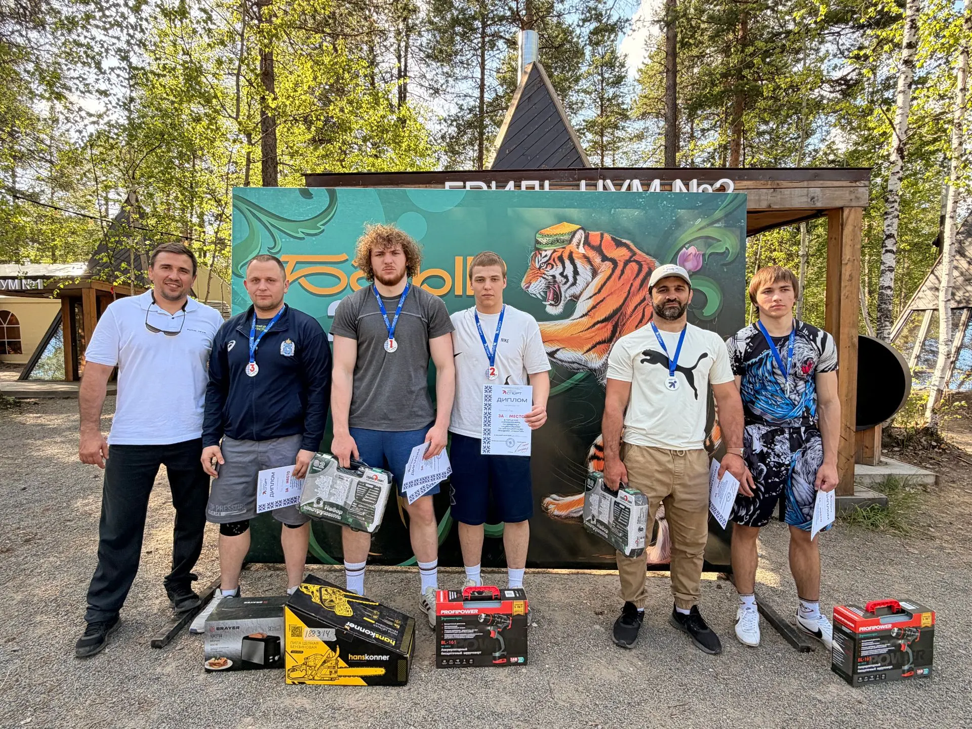 🔥🏆На Сабантуе определили батыра: победу в борьбе куреш одержал Александр Ширяев.

В рамках праздно